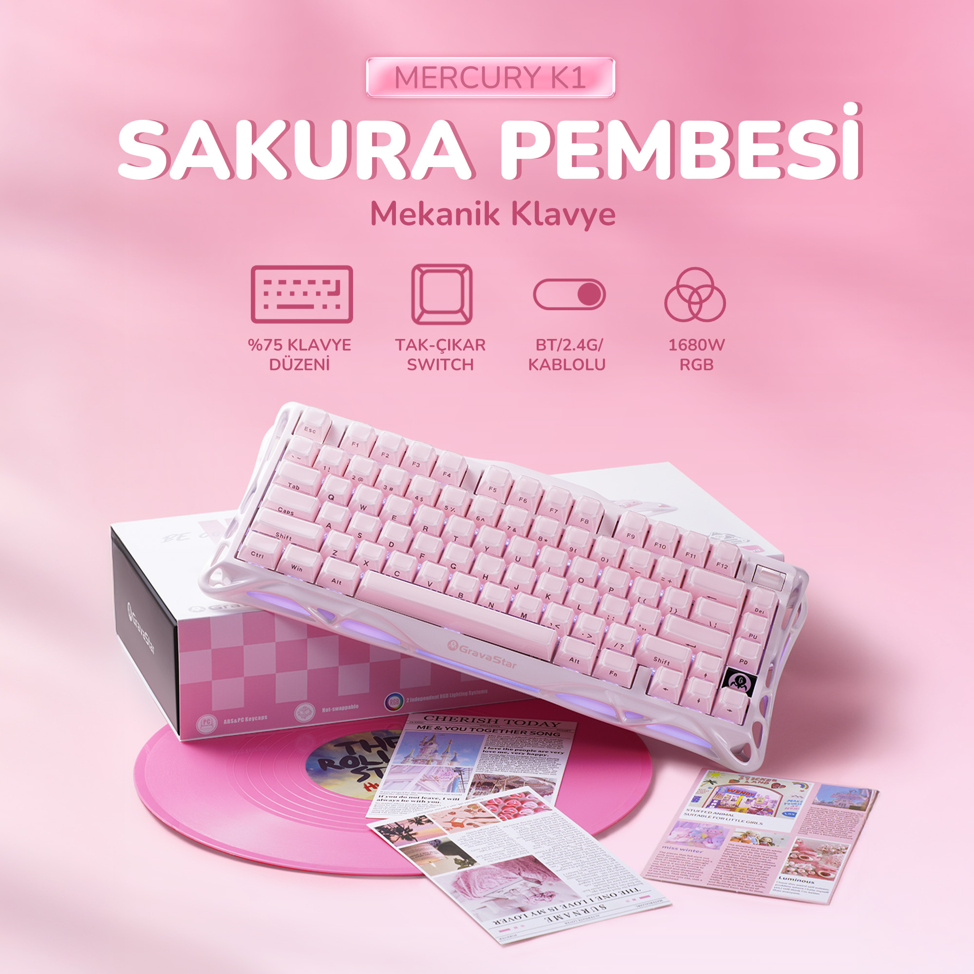 Różowa klawiatura mechaniczna, pudełko, płyta winylowa i papiery na różowym tle. Klawiatura jest podświetlona.