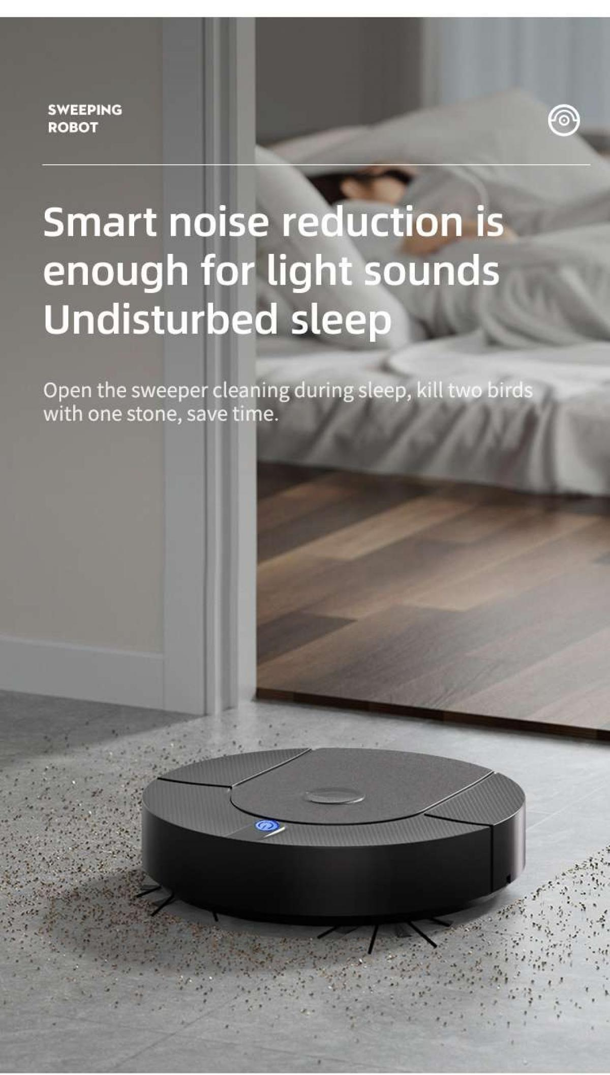 Ein schwarzer Roboter-Staubsauger reinigt auf einem Boden. Im Hintergrund sind ein Bett und eine Tür.