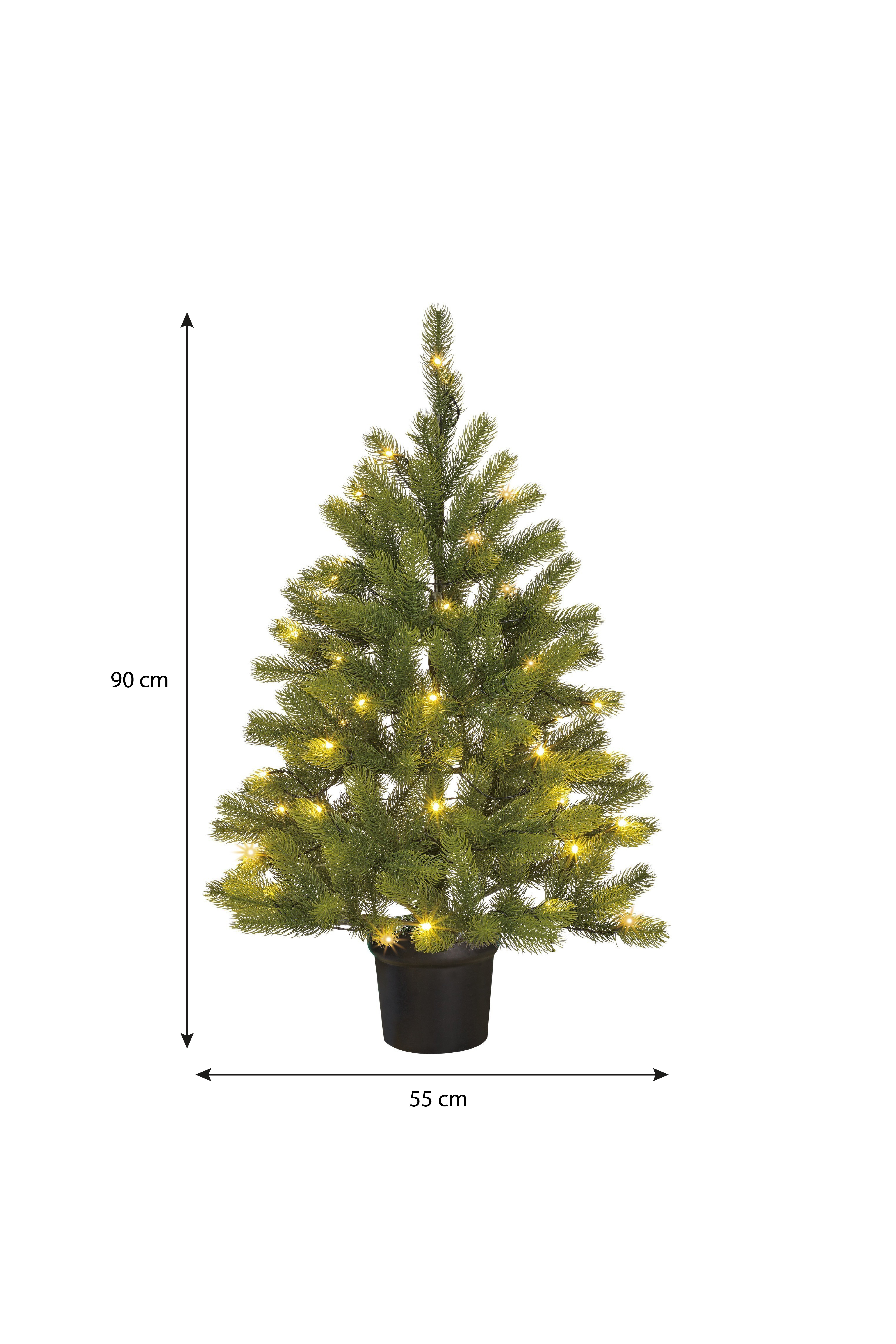 Un sapin de Noël artificiel vert avec des lumières est dans un pot noir. Il mesure 90 cm de haut et 55 cm de large.