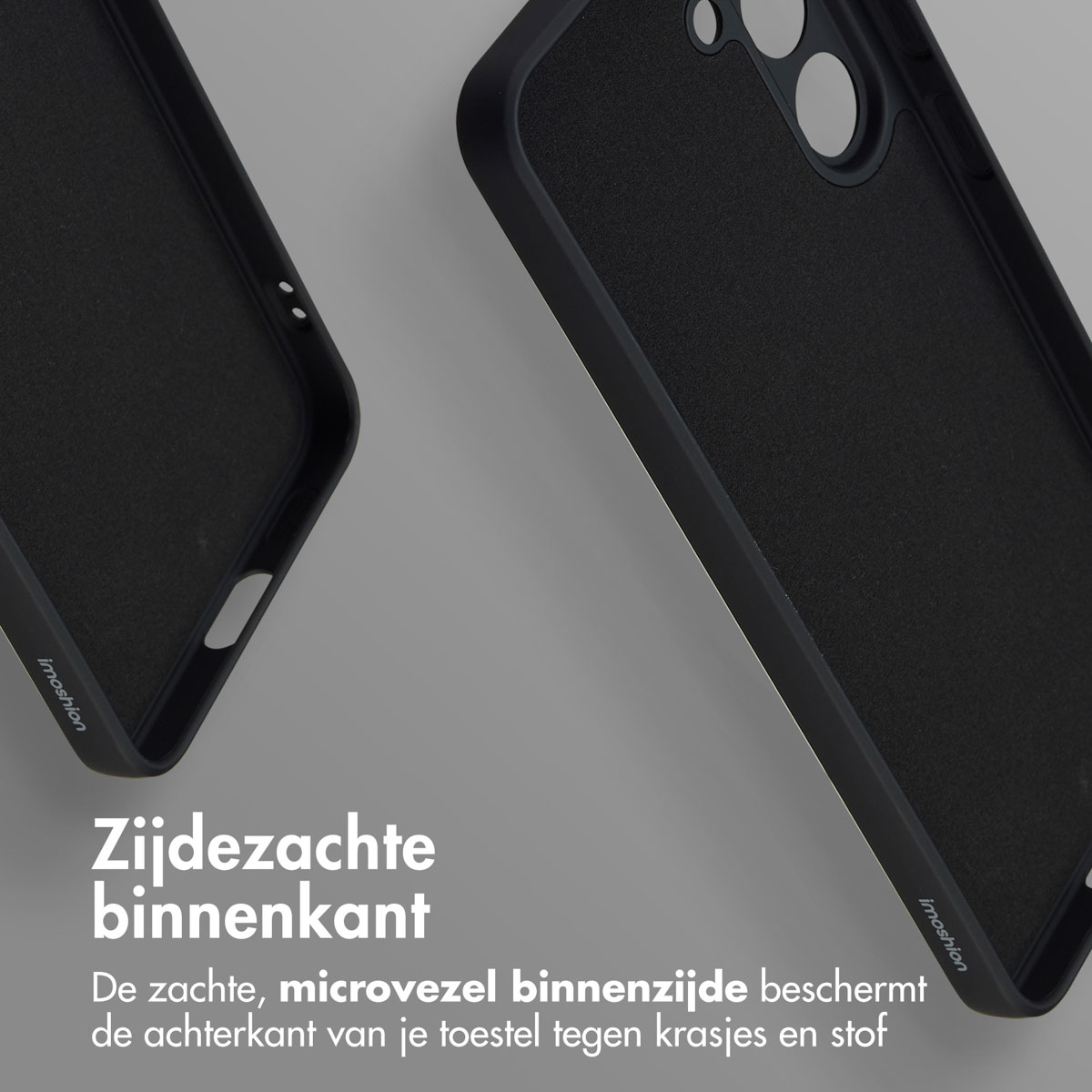 Deux coques de téléphone noires. Le texte dit : Zijdezachte binnenkant. De zachte, microvezel binnenzijde beschermt de achterkant.