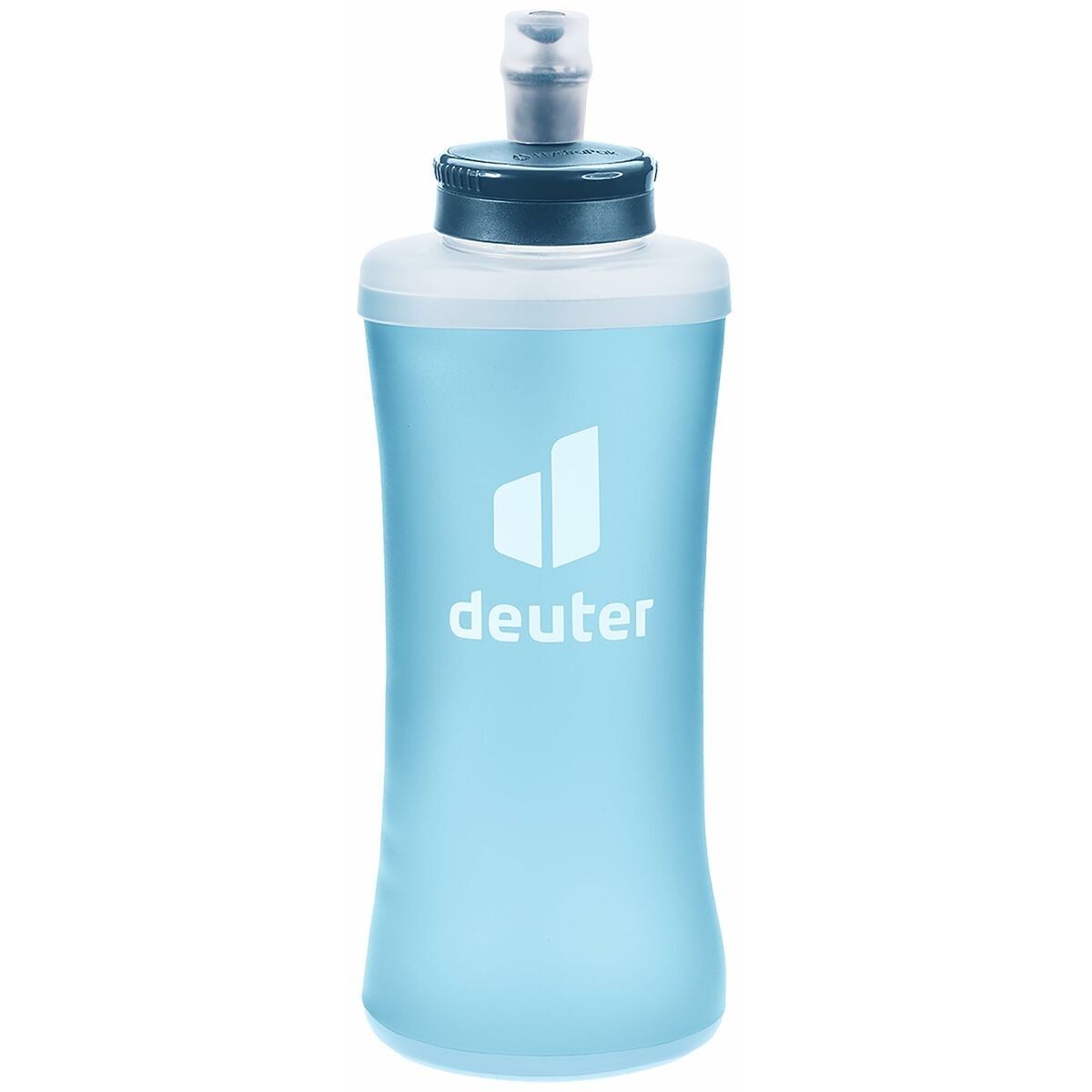 Eine hellblaue Deuter-Wasserflasche. Sie hat einen dunkelblauen Deckel und ein weißes Logo mit der Aufschrift 'deuter'. Der Hintergrund ist weiß.