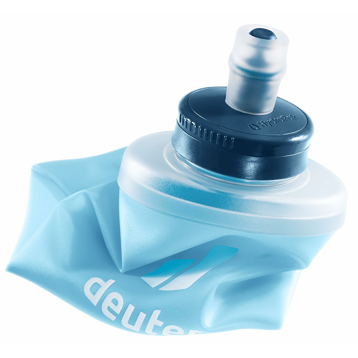 Eine blaue Deuter-Trinkflasche mit dunkelblauem Deckel und einem transparenten Mundstück auf weißem Hintergrund.