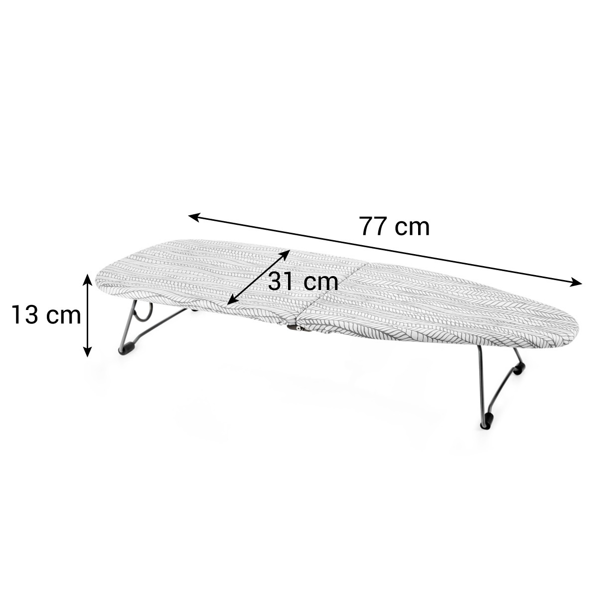Ein Bügelbrett, 77 cm lang, 31 cm breit und 13 cm hoch. Es hat einen grau gemusterten Bezug und schwarze Beine, mit Maßen.