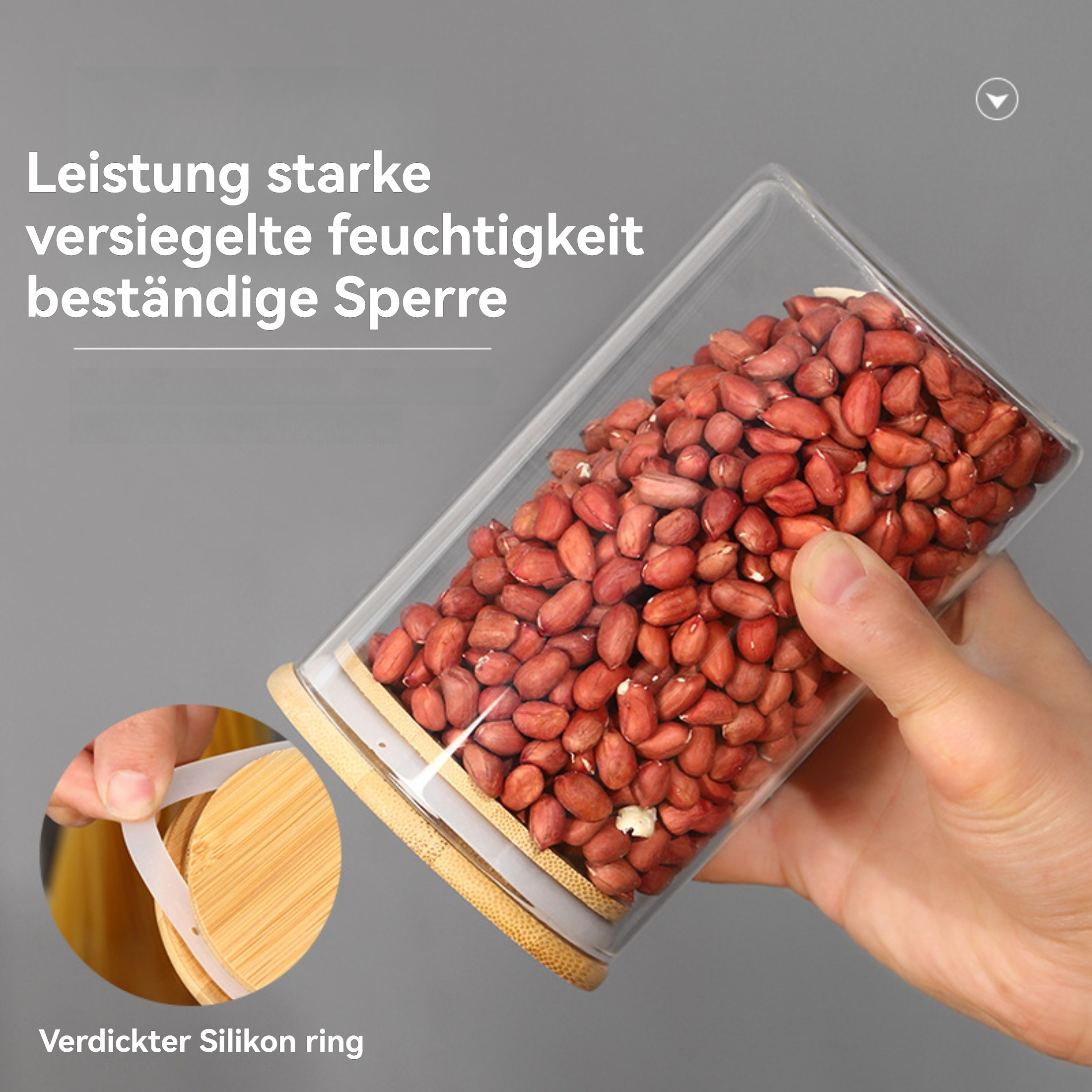 Ein Glasbehälter gefüllt mit Erdnüssen. Eine Hand hält den Behälter, eine andere zeigt einen Silikonring.