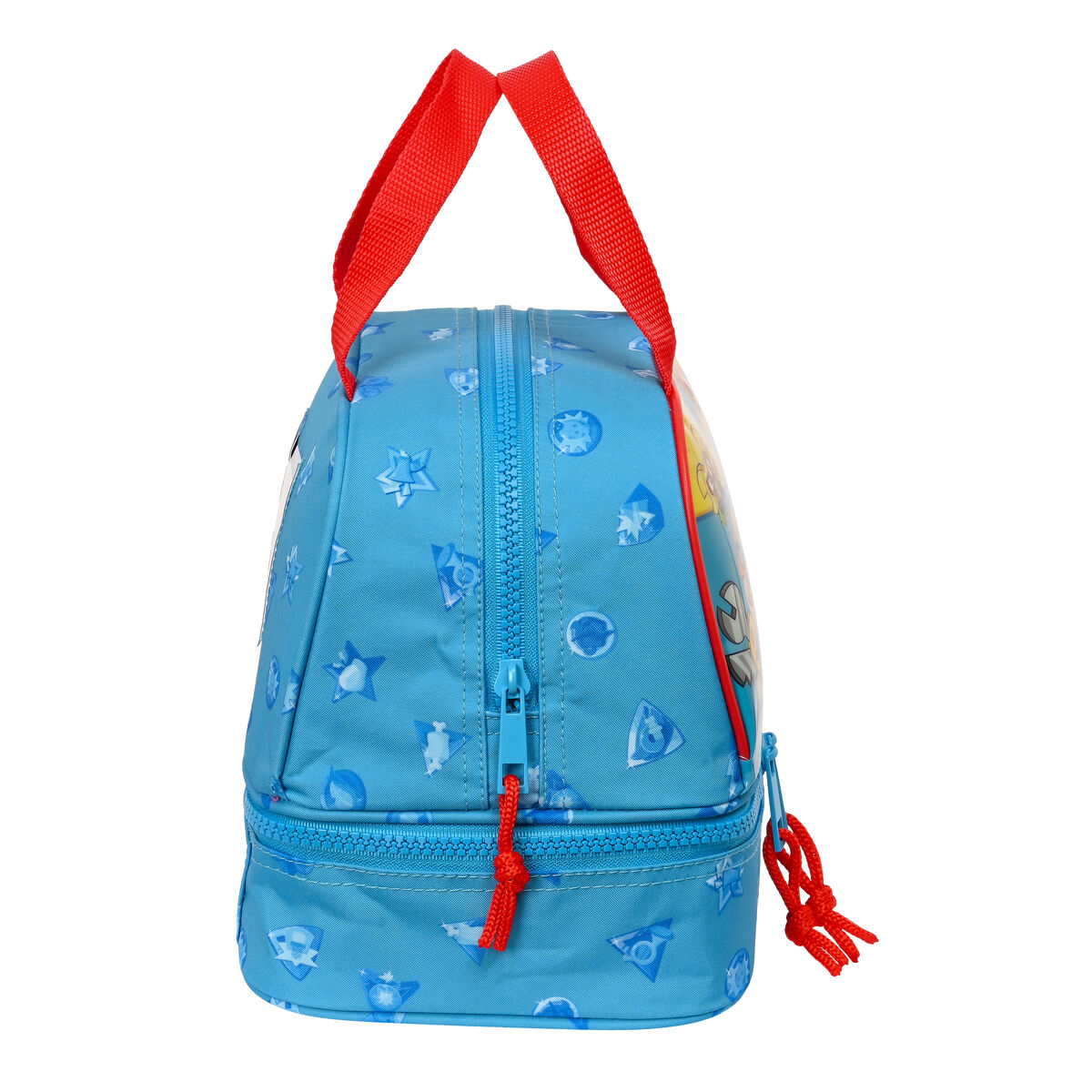 Eine blaue Lunchtasche mit roten Griffen und Reißverschlüssen. Sie hat ein Muster aus Sternen und Formen. Die Reißverschlüsse sind blau mit roten Kordeln.
