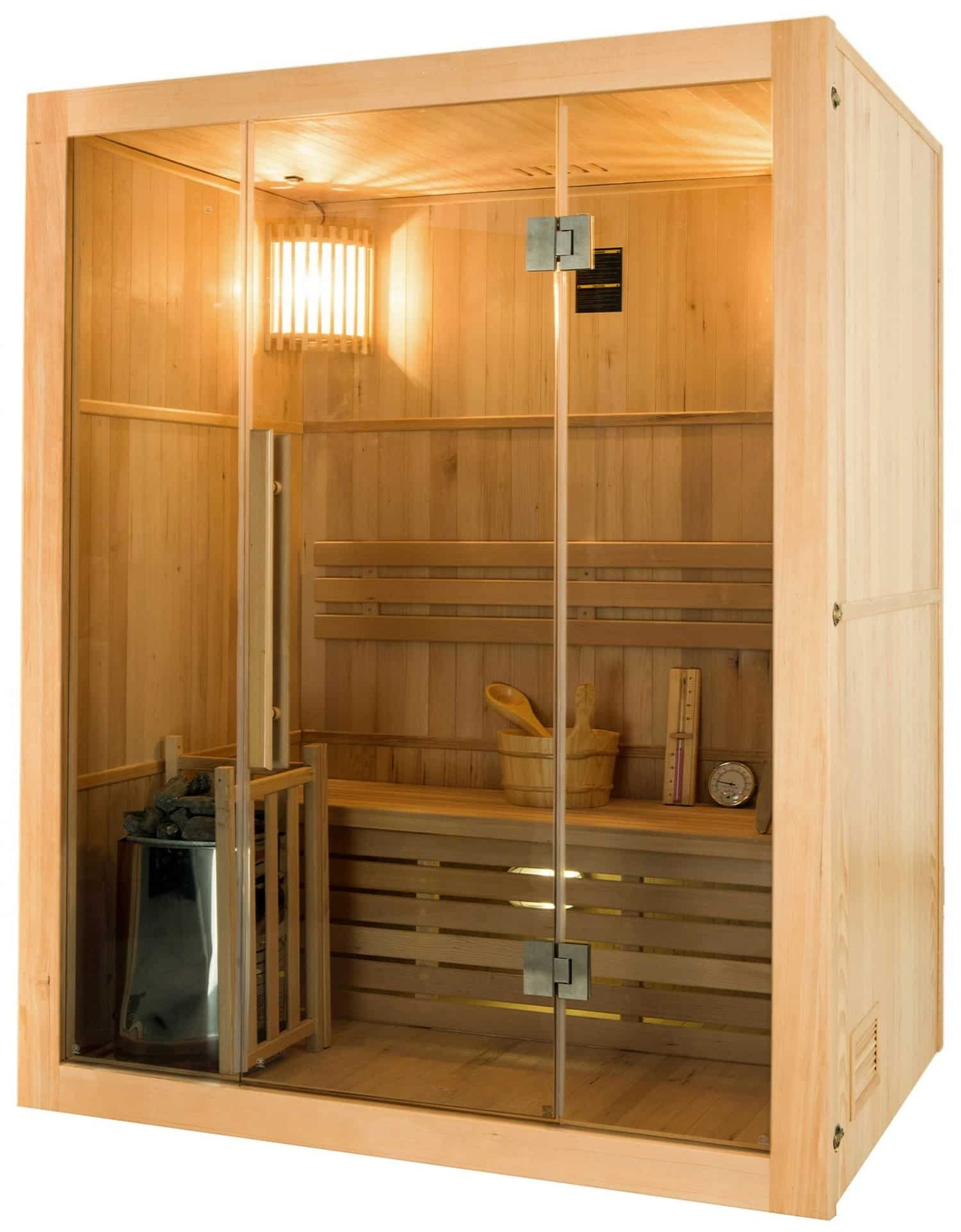 Una sauna de madera con puerta de cristal. Dentro hay bancos, un cubo, un cucharón y un termómetro. Un calefactor a la izquierda.