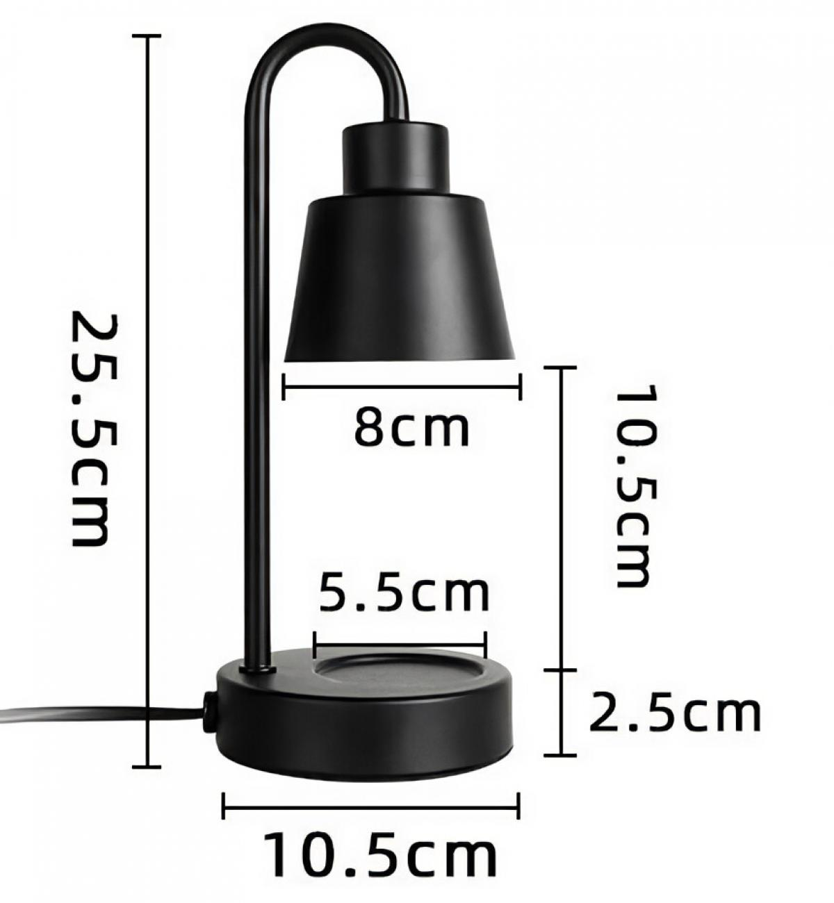 Eine schwarze Lampe mit Maßangaben. Sie hat einen gebogenen Arm und einen konischen Schirm. Maße sind in cm. Die Basis ist rund.