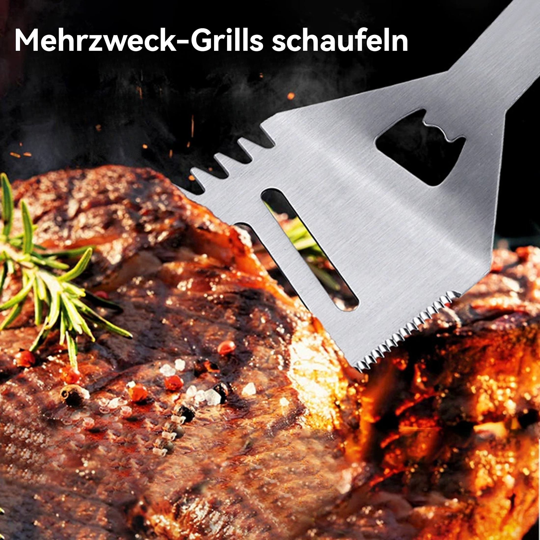 Ein Grillspatel über einem gegrillten Steak. Rosmarinzweig liegt daneben. Der Spatel ist silberfarben.