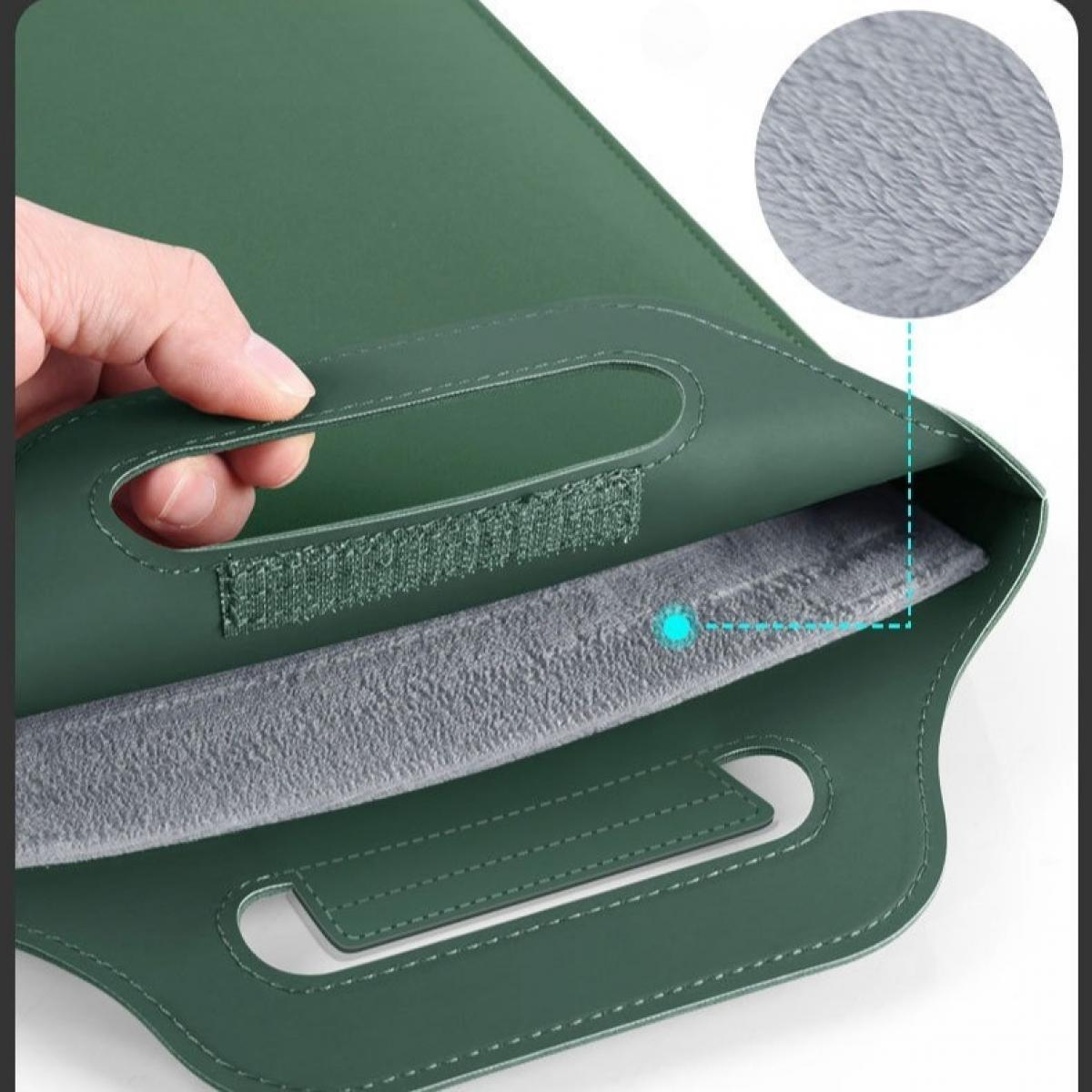 Eine Hand öffnet eine grüne Leder-Laptoptasche und zeigt ein weiches graues Innere. Eine Nahaufnahme zeigt das flauschige Innenmaterial.