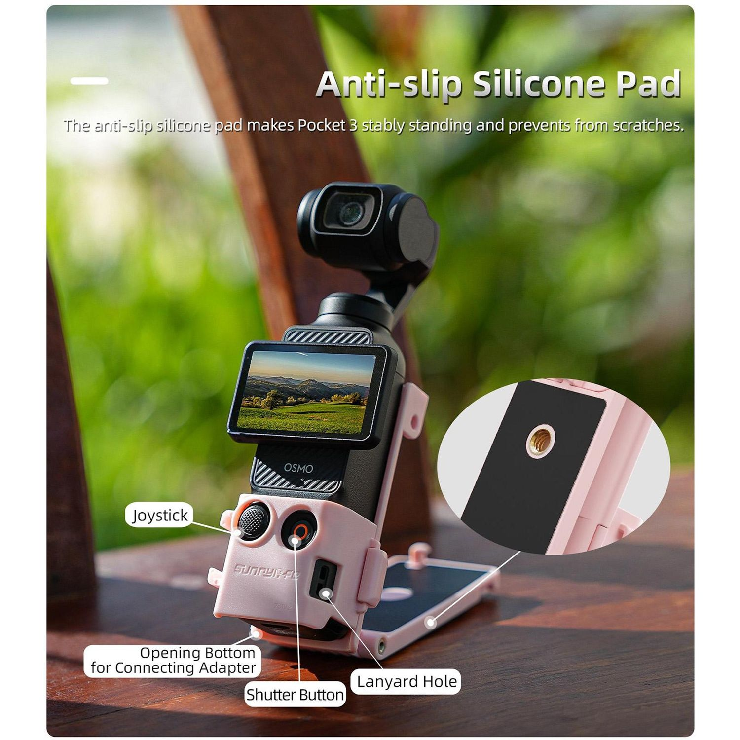 Gezeigt wird ein pinkfarbenes Silikonpad für eine Pocket 3-Kamera. Es hat einen Joystick, eine Auslösetaste und eine Adapteröffnung. Ein Bildschirm zeigt eine Landschaft.
