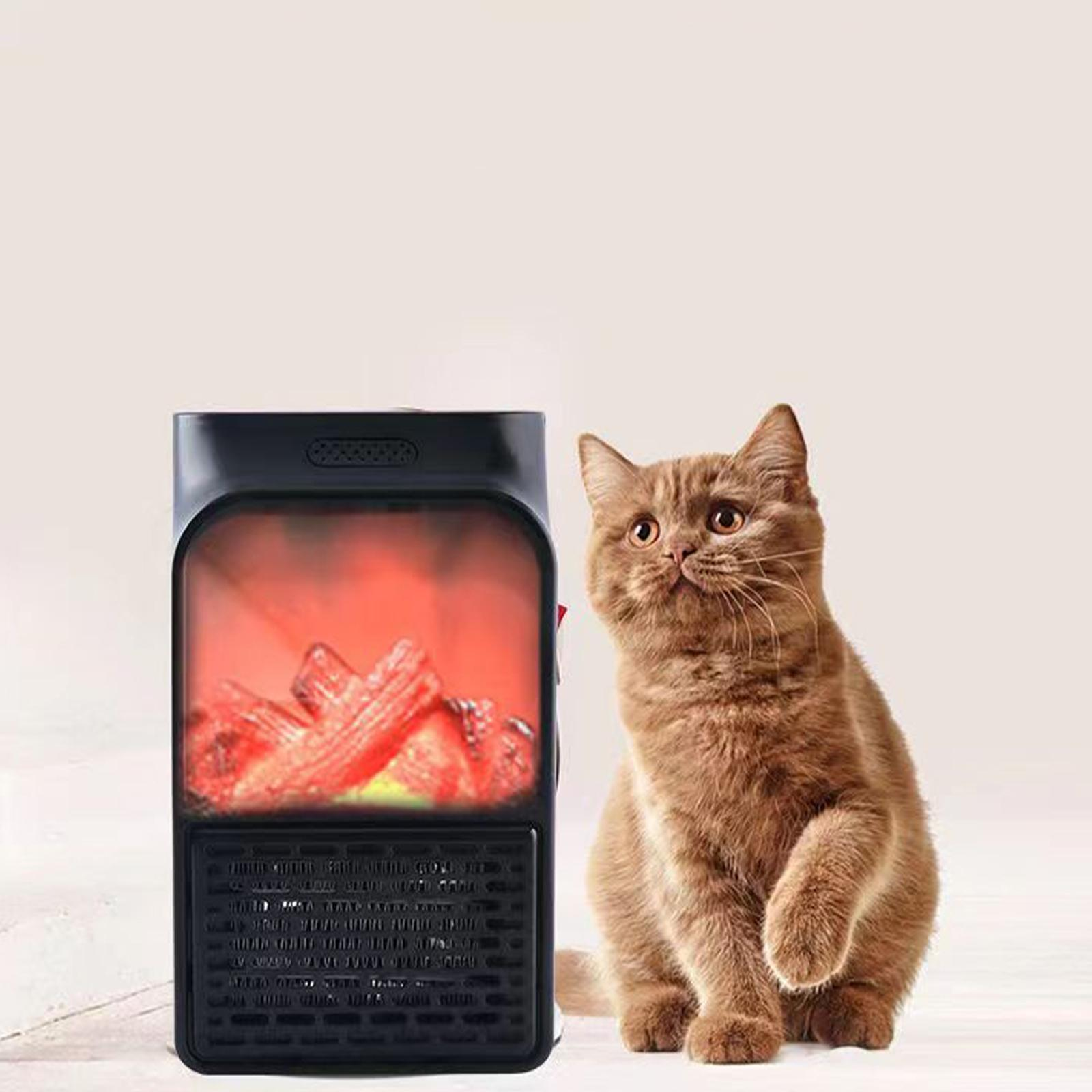 Eine braune Katze sitzt neben einem schwarzen elektrischen Kamin mit rotem, glühendem Innenraum. Die Katze blickt nach oben.