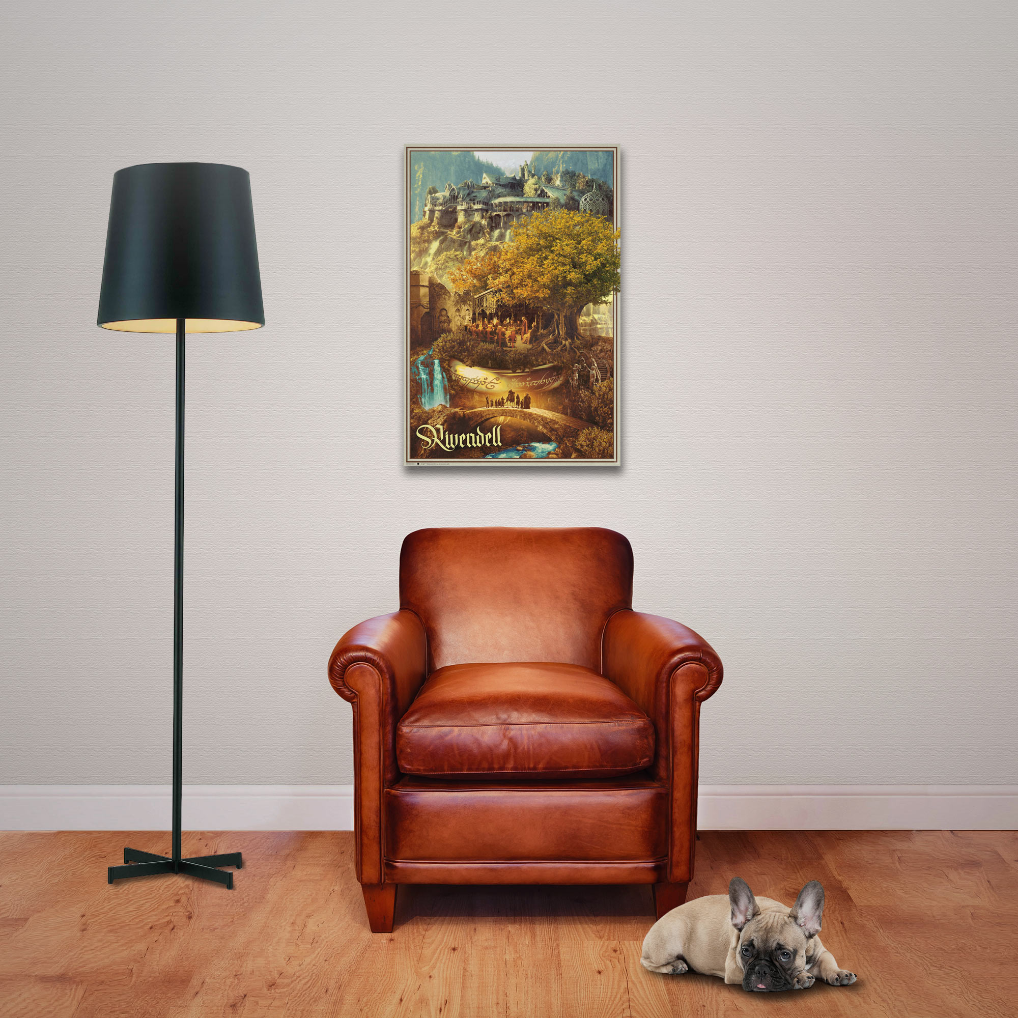 Ein Raum mit einem Poster von Bruchtal, einem Ledersessel, einer Lampe und einem Hund.