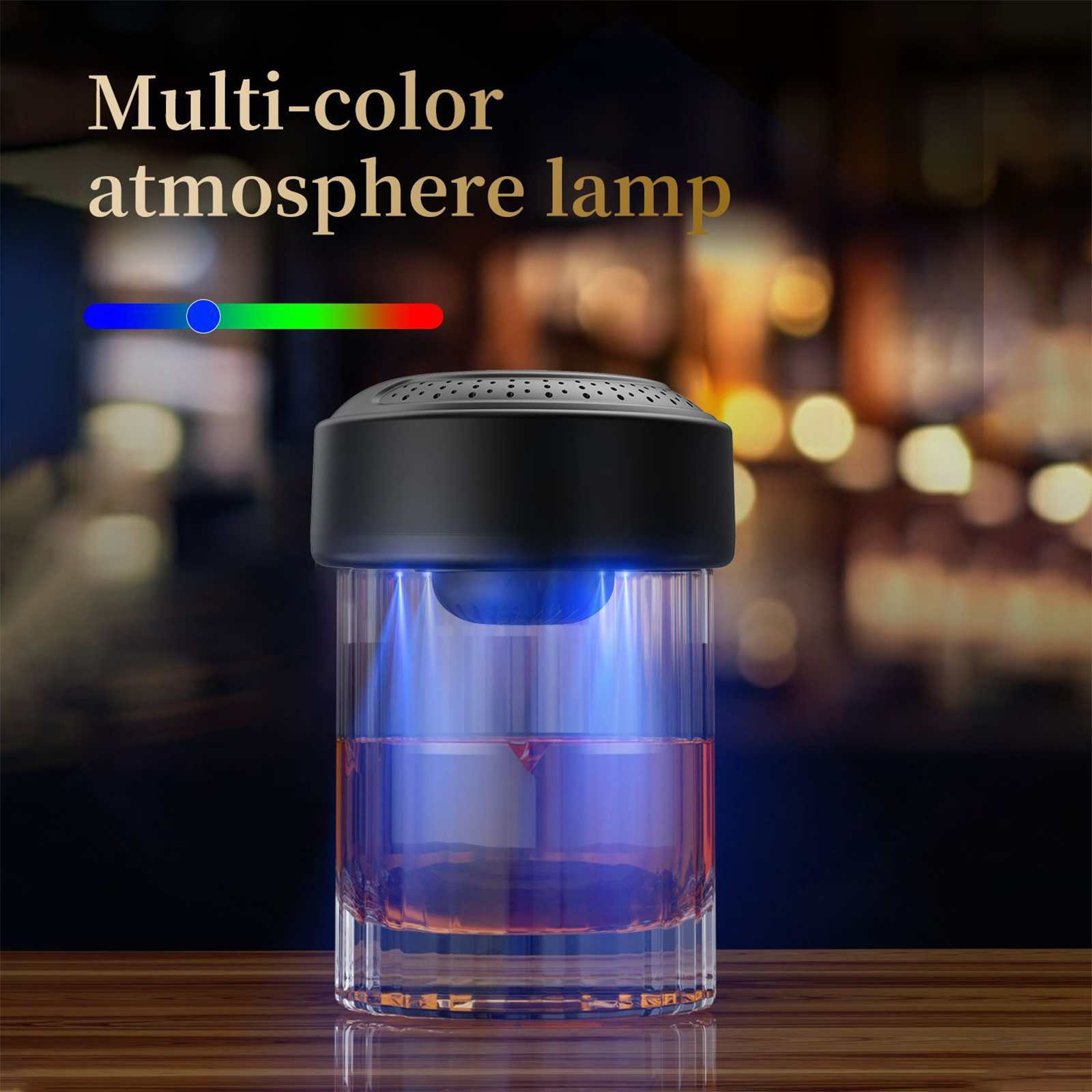 Eine mehrfarbige Atmosphärenlampe. Es hat ein Glas mit Wasser, einen schwarzen Deckel und ein Farbspektrumlicht.