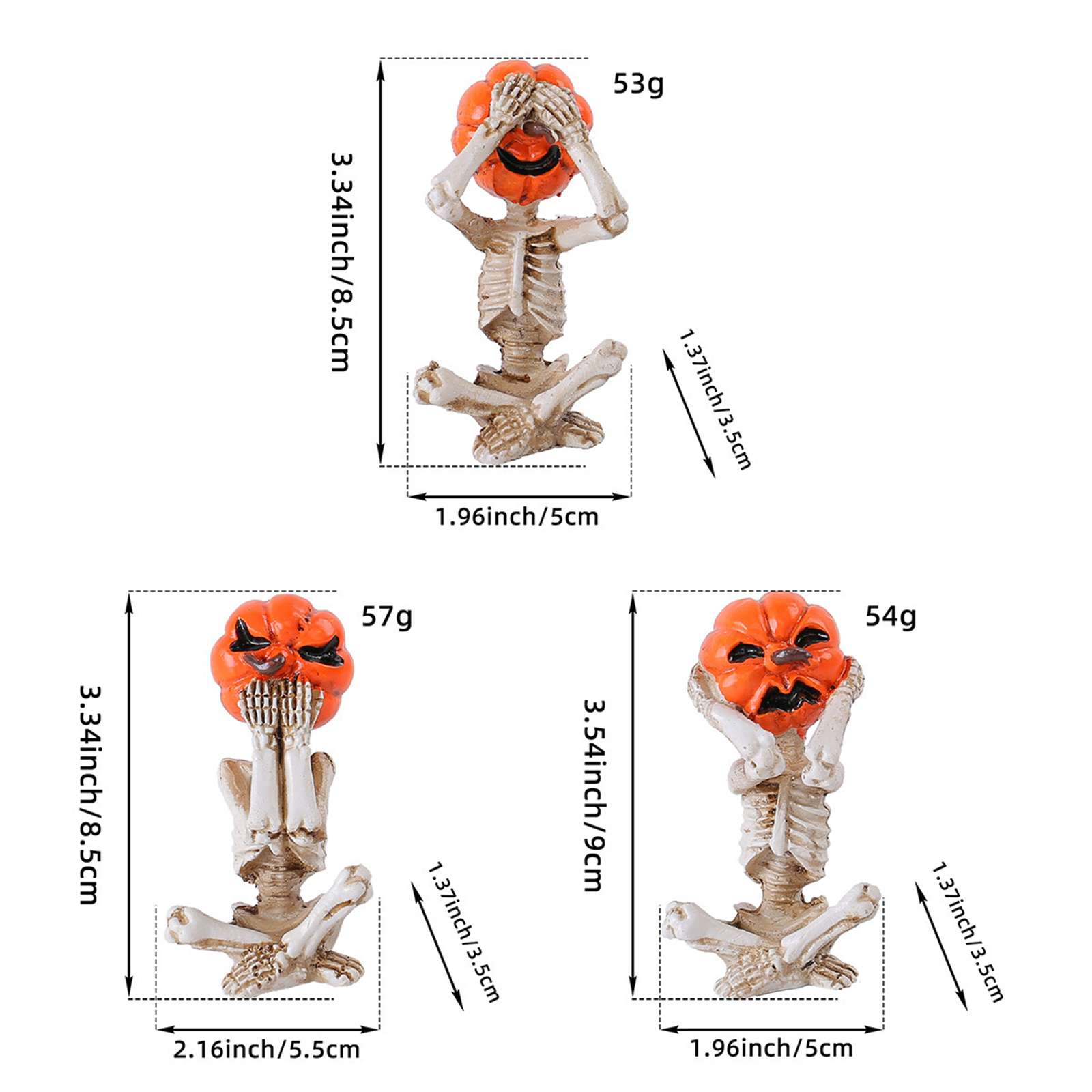 Drei Halloween-Skelettfiguren. Jede hat einen orangefarbenen Kürbiskopf. Abmessungen und Gewichte sind ebenfalls angegeben.