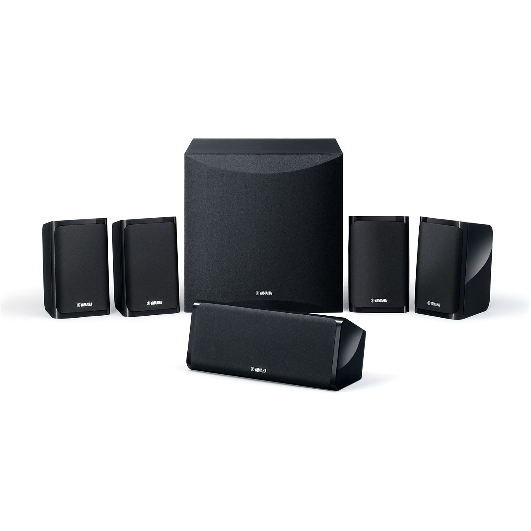 Un sistema di altoparlanti home theater Yamaha nero. Ha un subwoofer, un altoparlante centrale e quattro altoparlanti satellitari.