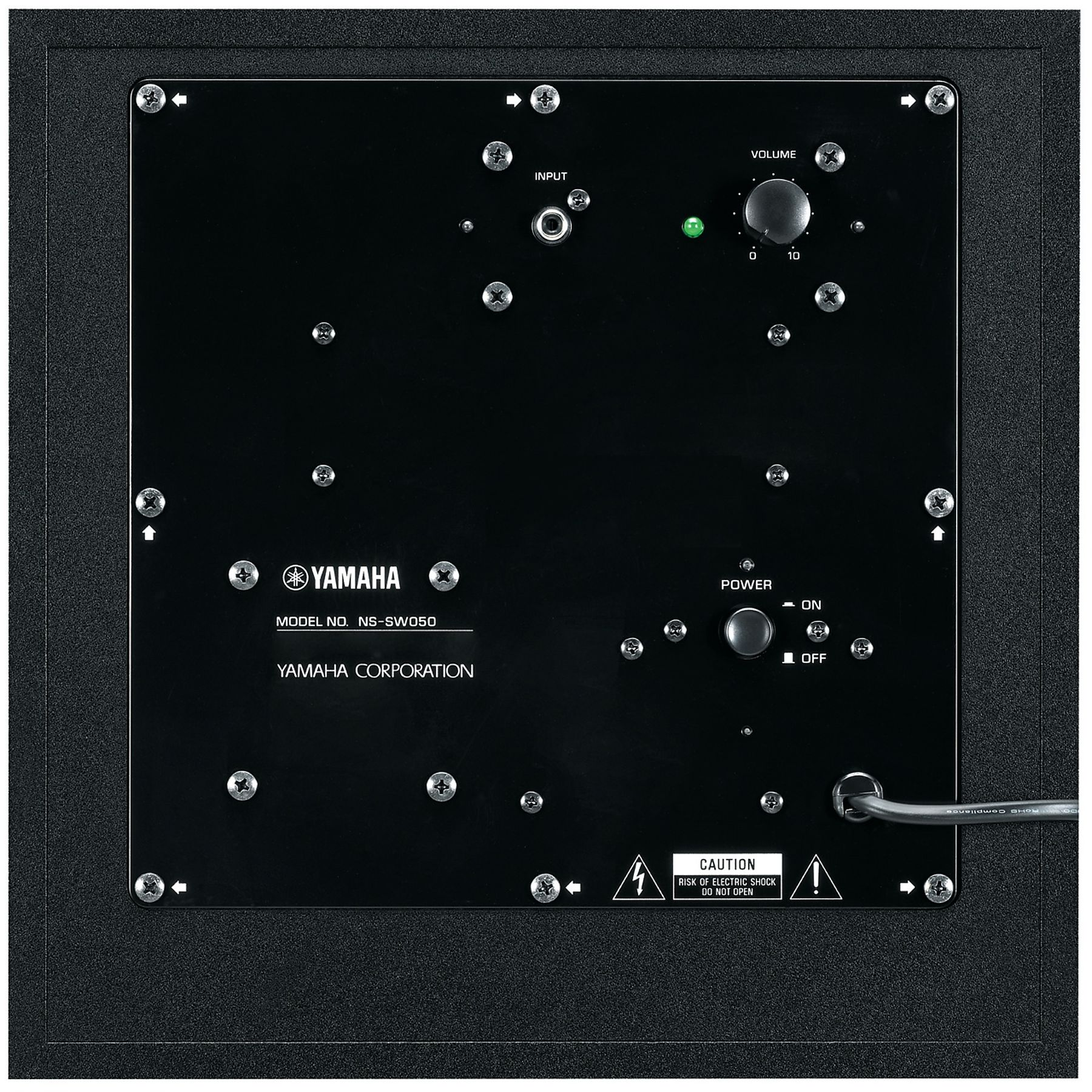 Pannello nero di un subwoofer Yamaha con controlli: ingresso, volume, alimentazione e un'etichetta di avvertenza. Viti visibili.