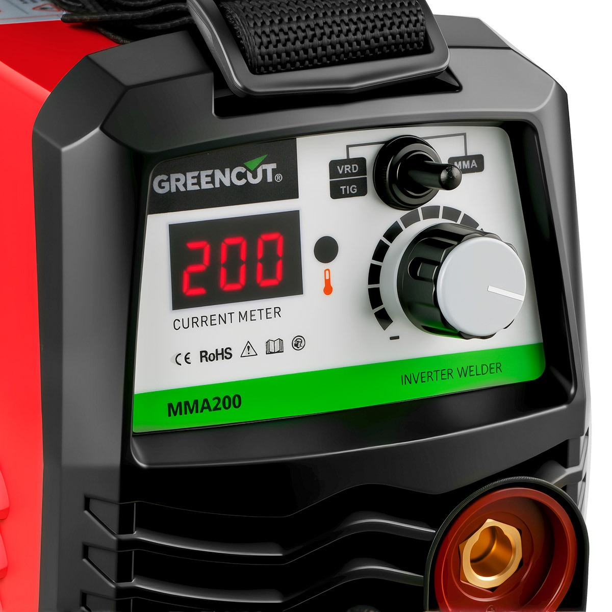 Primer plano de una soldadora inversora negra y roja con pantalla digital '200'. Tiene mandos y un logo 'Greencut'.