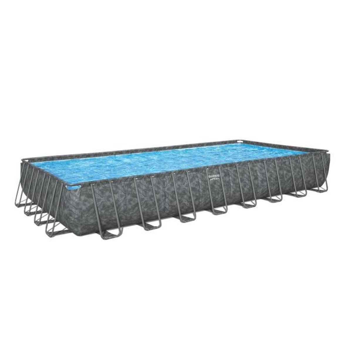 Una piscina rettangolare fuori terra. Ha un telaio grigio e un interno blu pieno d'acqua. La piscina è su sfondo bianco.
