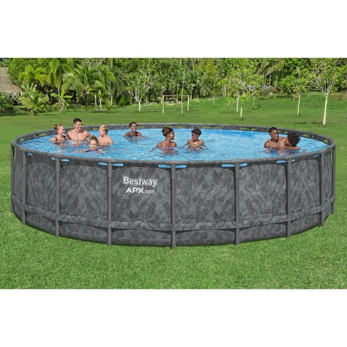 Menschen schwimmen in einem runden oberirdischen Pool. Grünes Gras umgibt den Pool. Bäume befinden sich im Hintergrund. Auf dem Pool steht Bestway APX365.