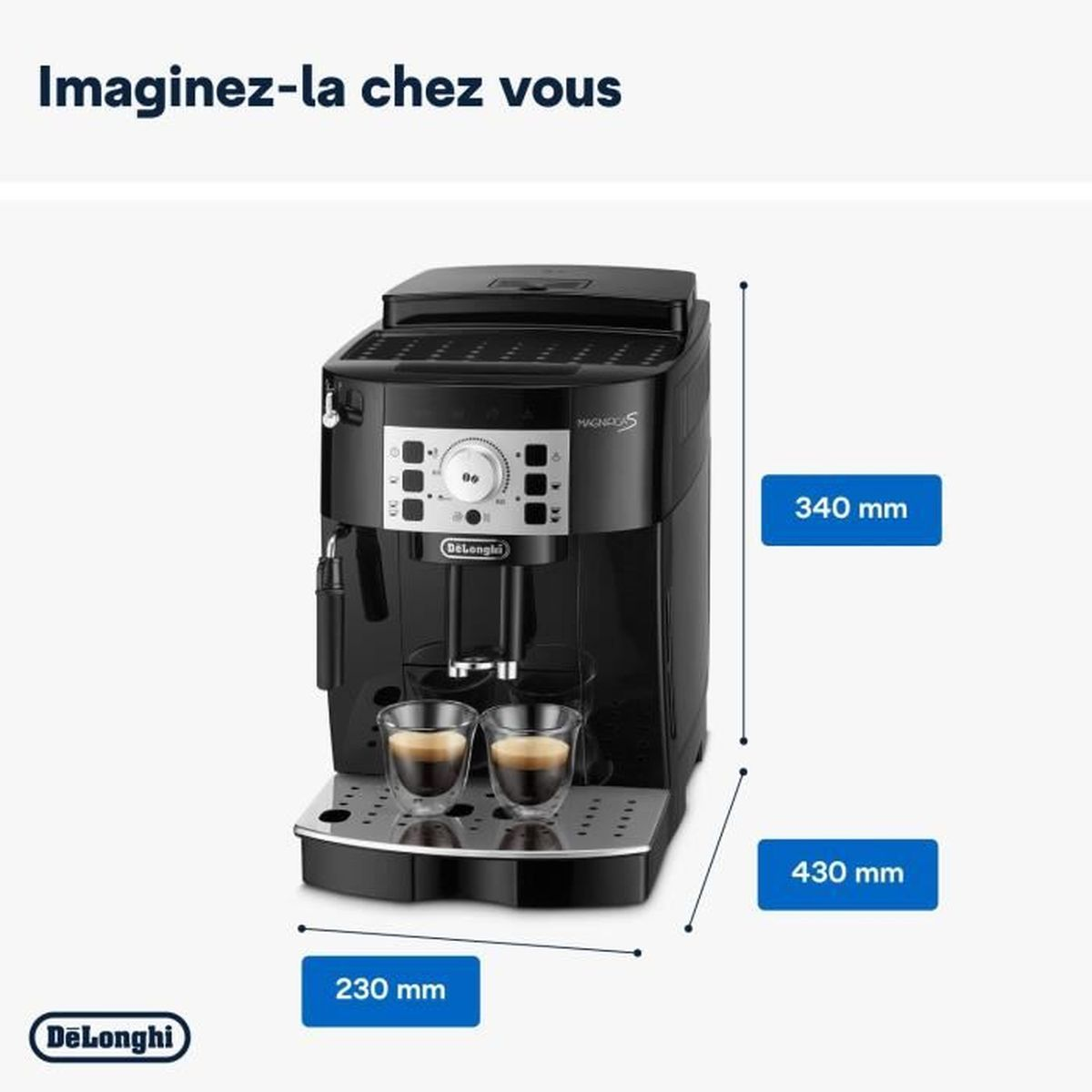 Una cafetera espresso negra DeLonghi Magnifica S con dos vasos de café. Dimensiones: 230 mm, 340 mm y 430 mm.
