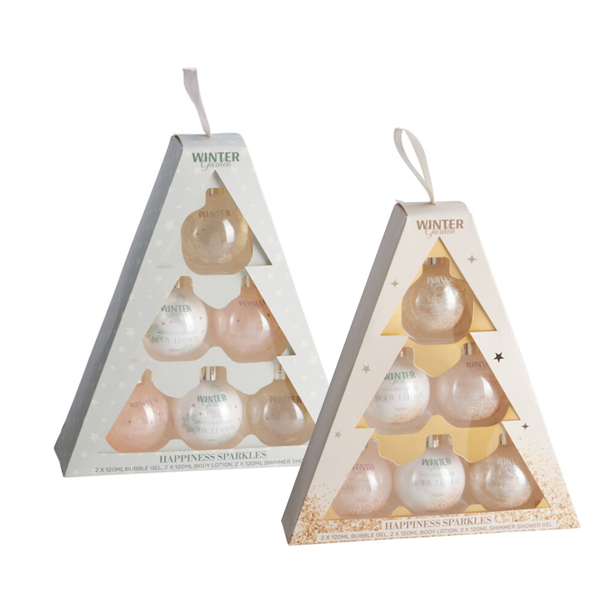 Dos cajas de regalo en forma de árbol de Navidad con gel de burbujas, loción corporal y gel de ducha brillante. Blanco, dorado y rosa.