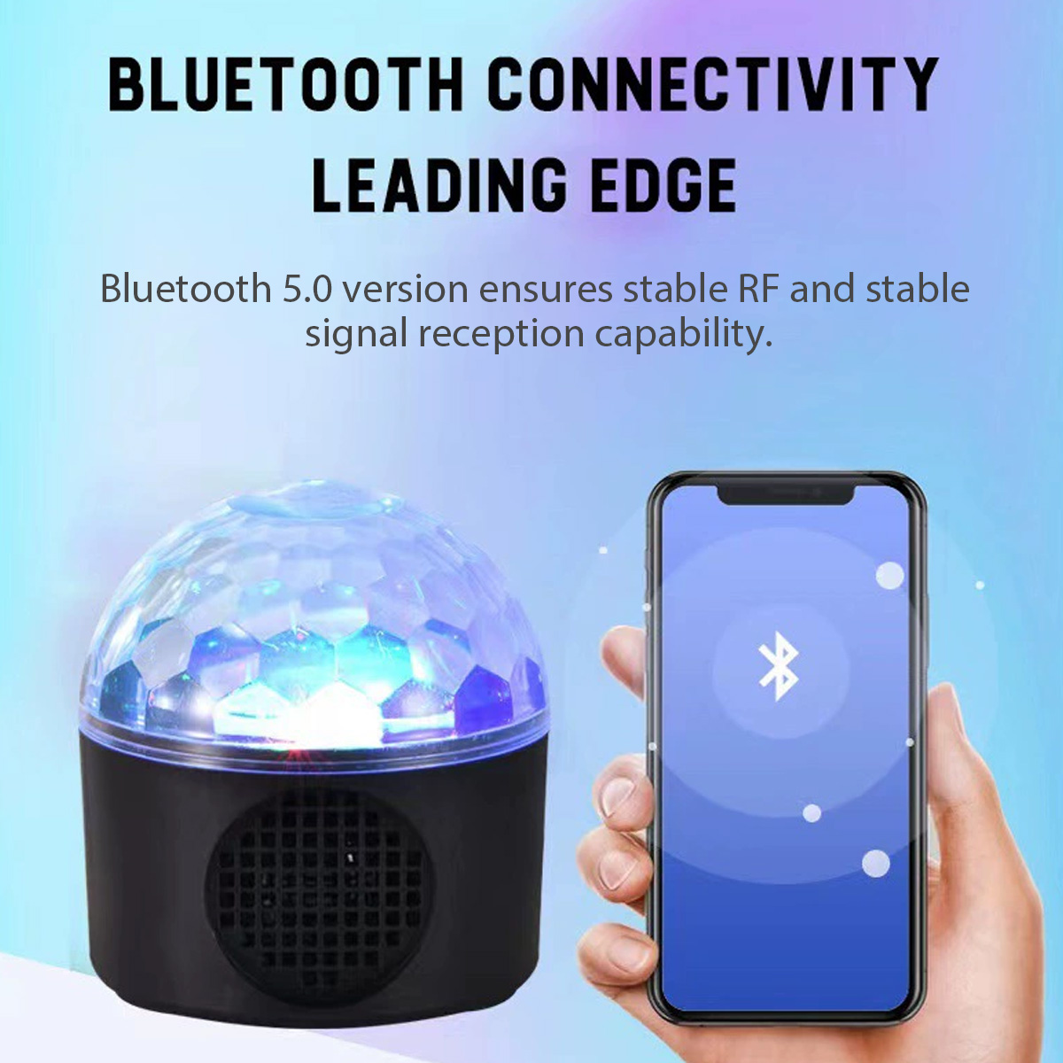 Ein Bluetooth-Lautsprecher mit Discokugel-Oberteil wird neben einem Smartphone gezeigt, das ein Bluetooth-Symbol anzeigt.