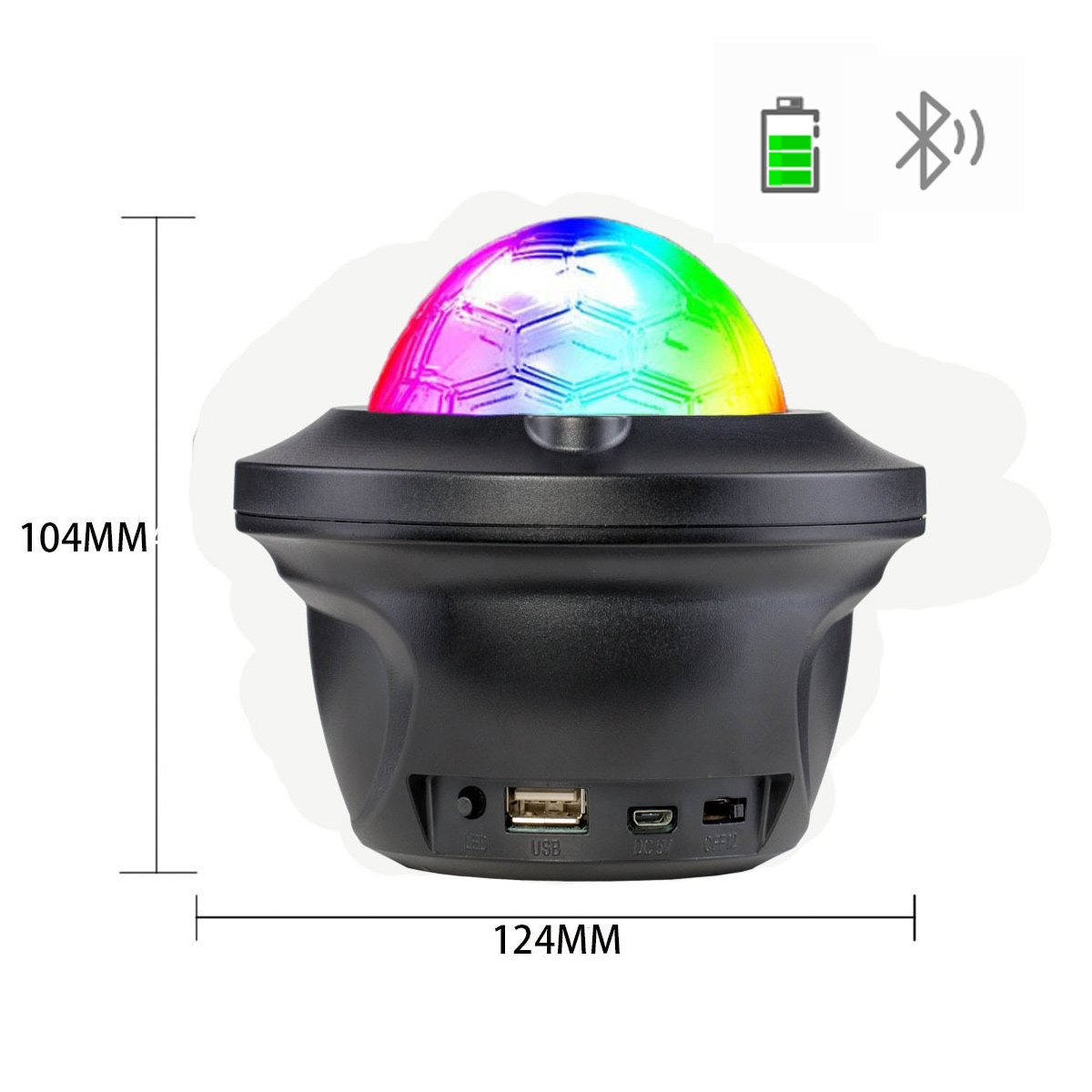 Ein schwarzer Projektor mit farbenfroher Kuppel, Abmessungen werden angezeigt. USB, Strom und Bluetooth-Symbole. LED-Lichter projizieren Muster.