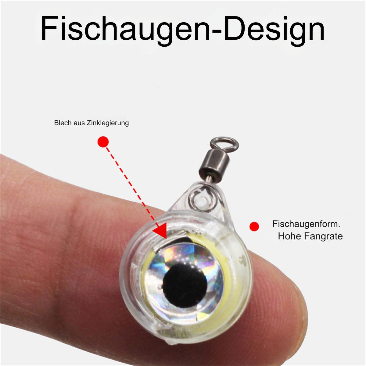 Nahaufnahme eines Fischaugenköders, der von einer Person gehalten wird. Er hat einen Metallwirbel und ein großes Augendesign. Auch Text auf Deutsch ist sichtbar.