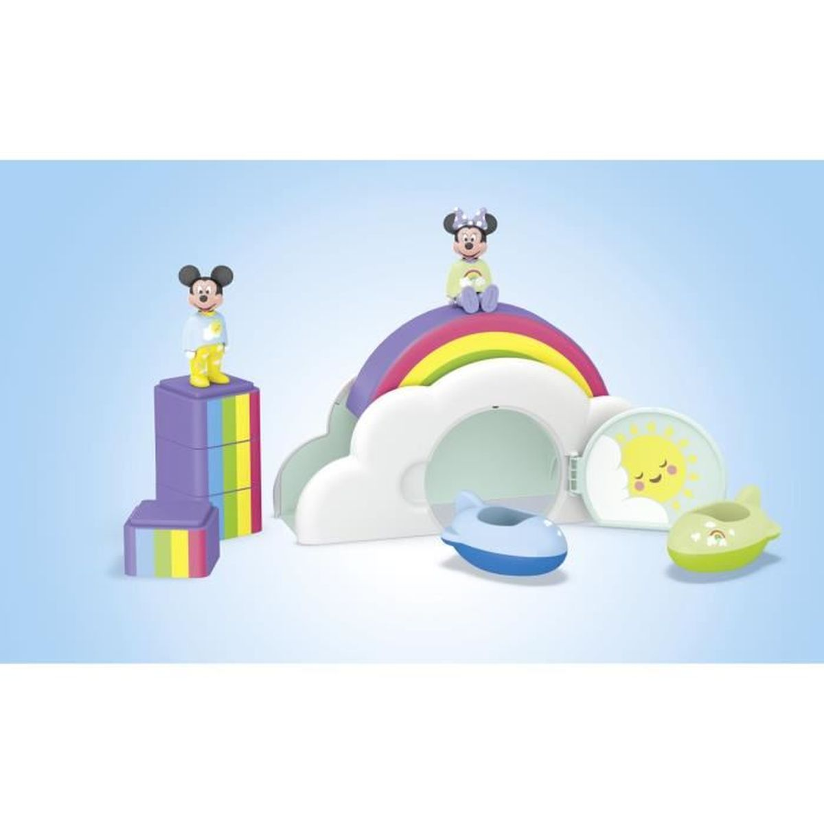 Un set di giocattoli con personaggi di Mickey Mouse, un arcobaleno, una nuvola, un sole e barche giocattolo su sfondo azzurro.