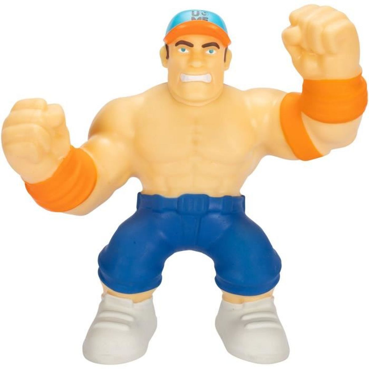 Eine muskulöse Spielfigur mit blauen Shorts, weißen Schuhen und einer blauen Kappe mit orangefarbenem Rand. Sie hat orangefarbene Armbänder und geballte Fäuste.