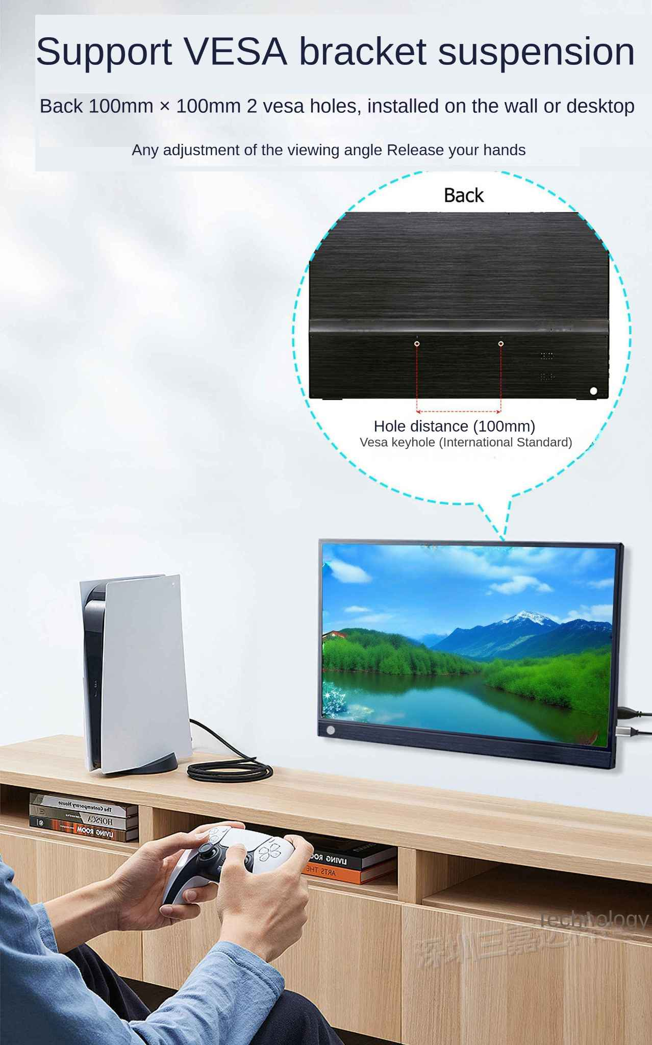 Mann hält Controller. Fernsehbildschirm zeigt Landschaft. Spielkonsole und Bücher stehen auf einem Holzregal.