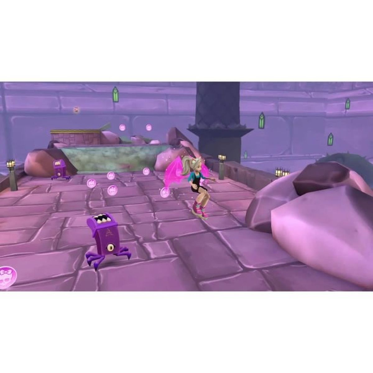 Una ragazza con ali rosa pattina attraverso una scena di gioco viola. Mostri viola e globi fluttuanti sono nella scena.