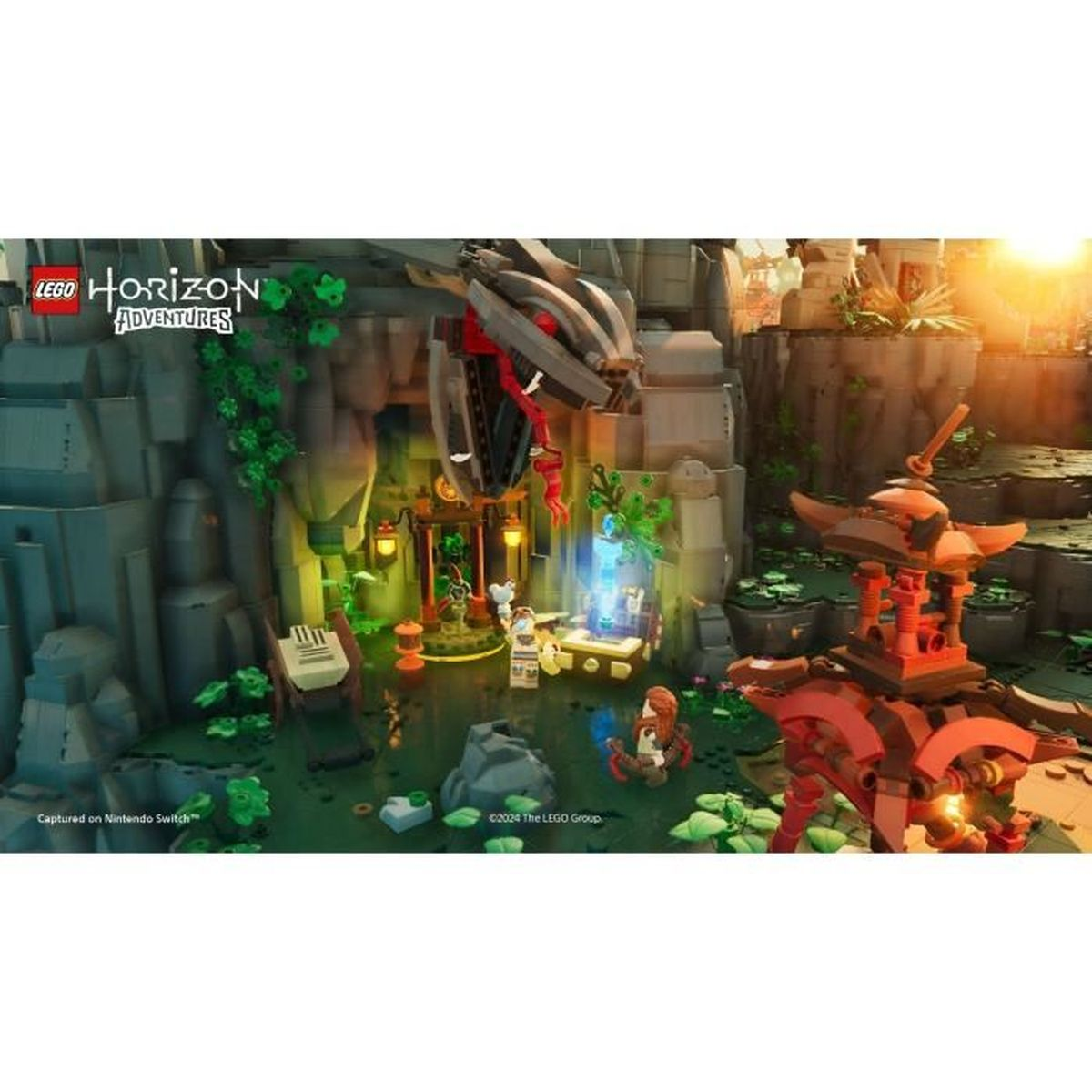 Una scena Lego con una struttura, figure e fogliame. Una struttura a forma di drago incombe sopra. L'ambientazione sembra un ambiente fantasy.