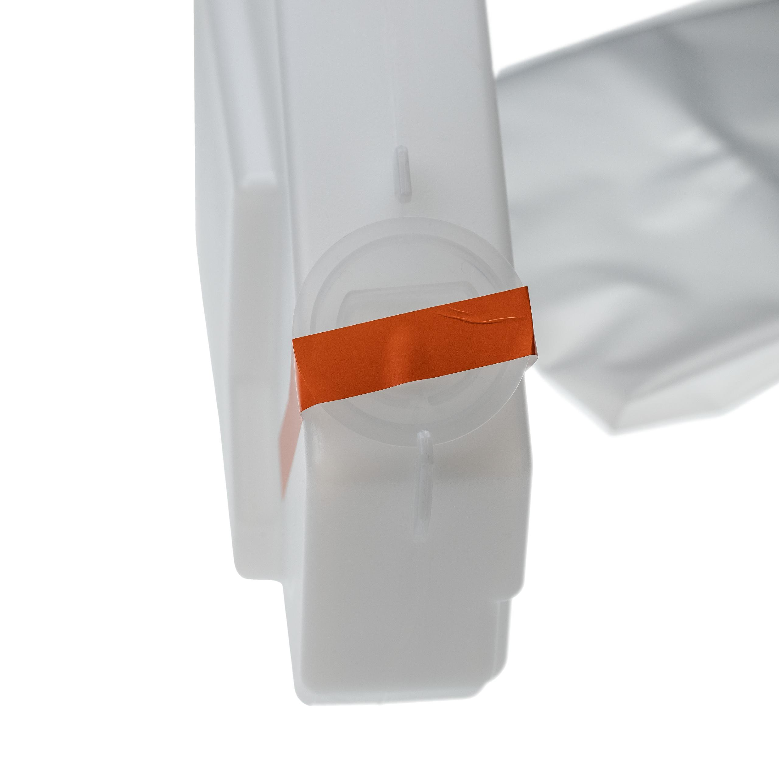 Nahaufnahme eines weißen Plastikbehälters mit einem orangefarbenen Klebeband. Ein weiteres weißes Objekt im Hintergrund.