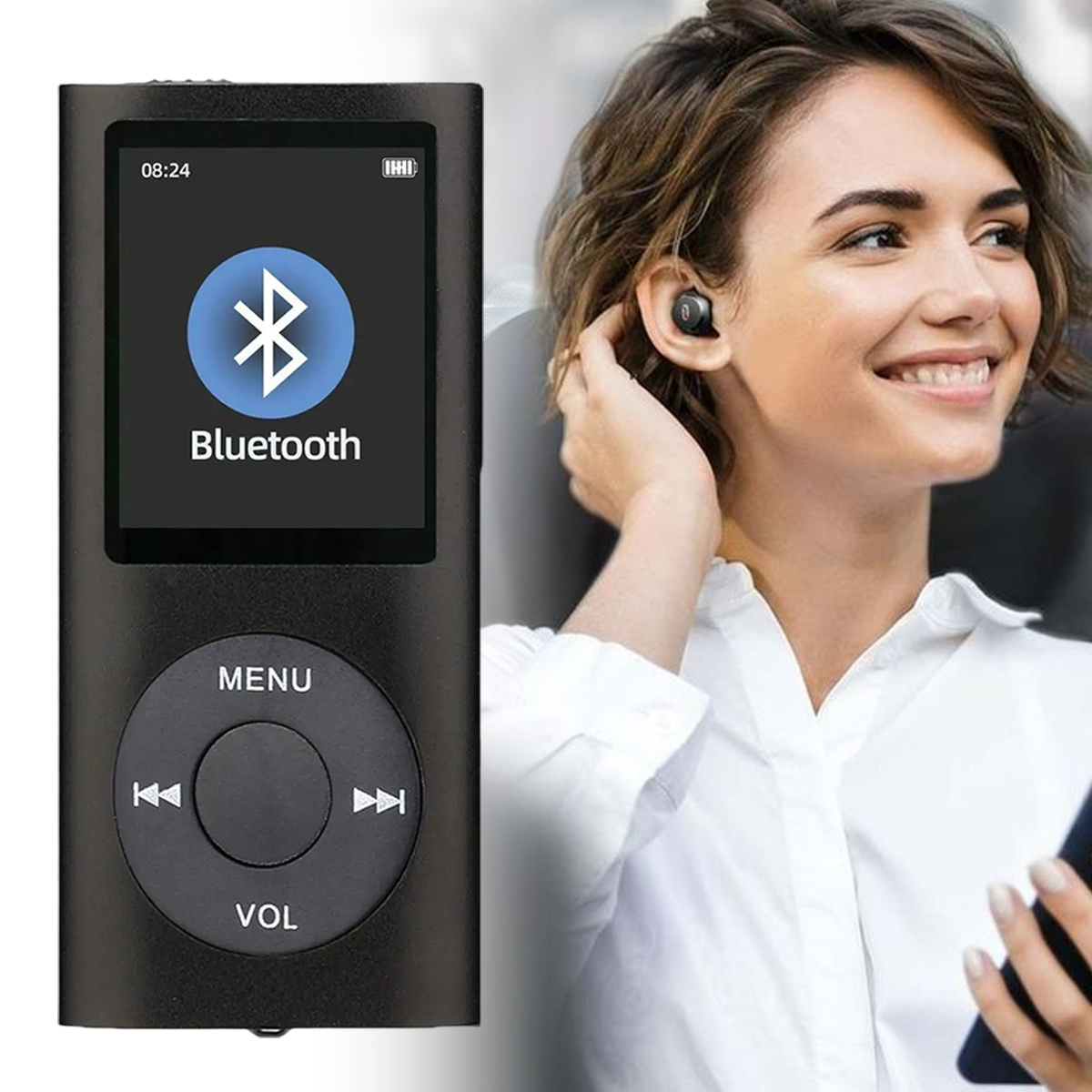 Eine Frau trägt einen Ohrhörer und lächelt. Links ist ein schwarzer MP3-Player mit Bluetooth-Symbol.