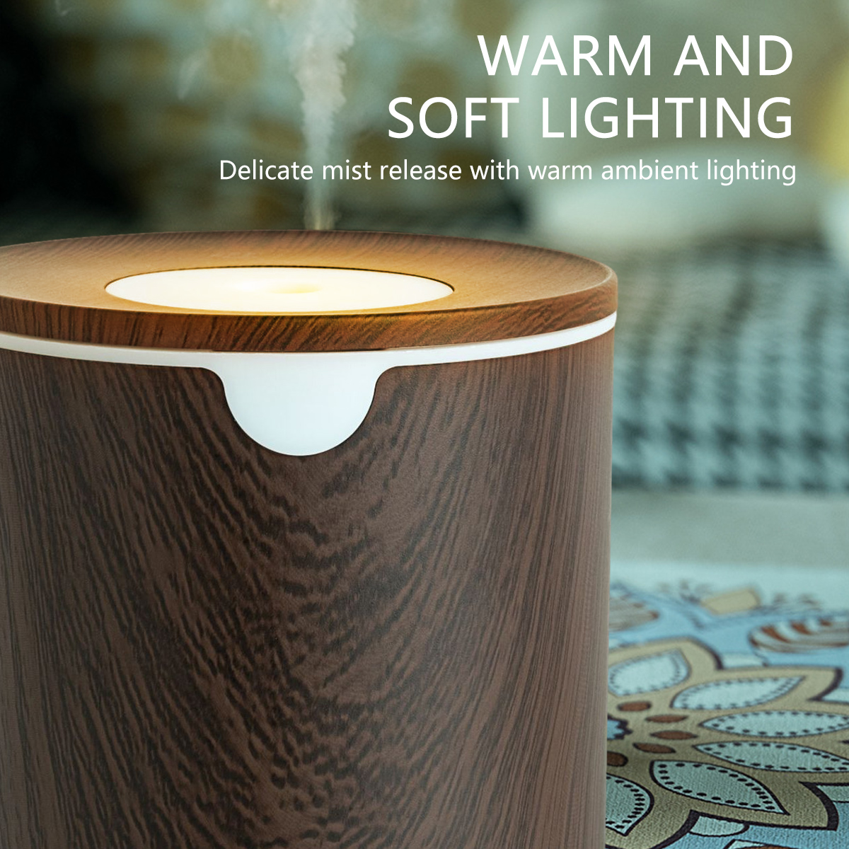 Ein brauner Luftbefeuchter mit Holzmaserung wird gezeigt, mit einem Licht oben drauf. Weißer Nebel steigt auf, mit Text, der Warm und Soft Lighting lautet.