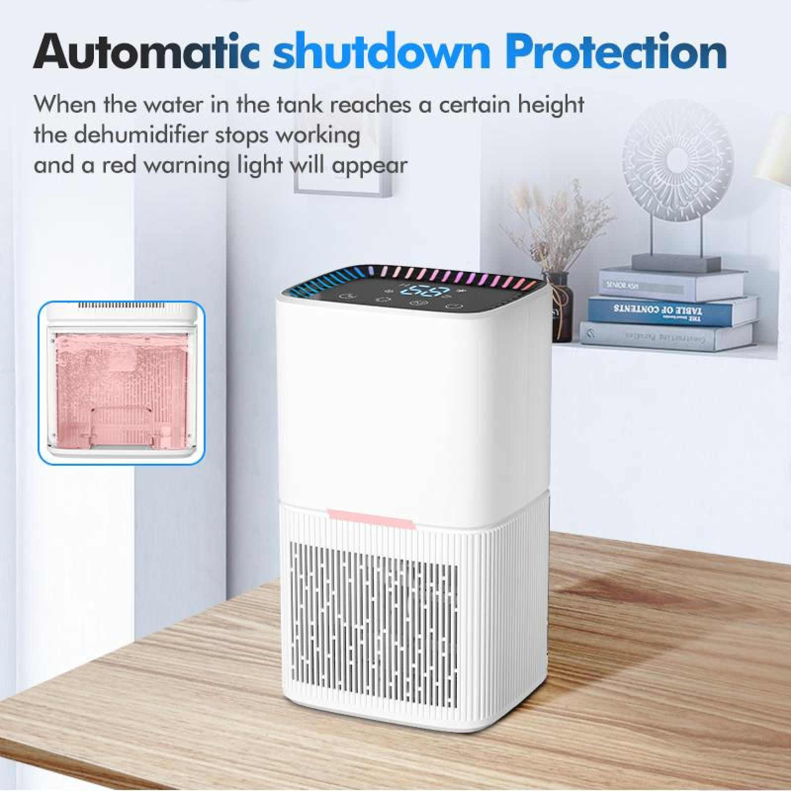 Ein weißer Luftentfeuchter mit digitaler Anzeige, rosa Wassertank und Holztisch.