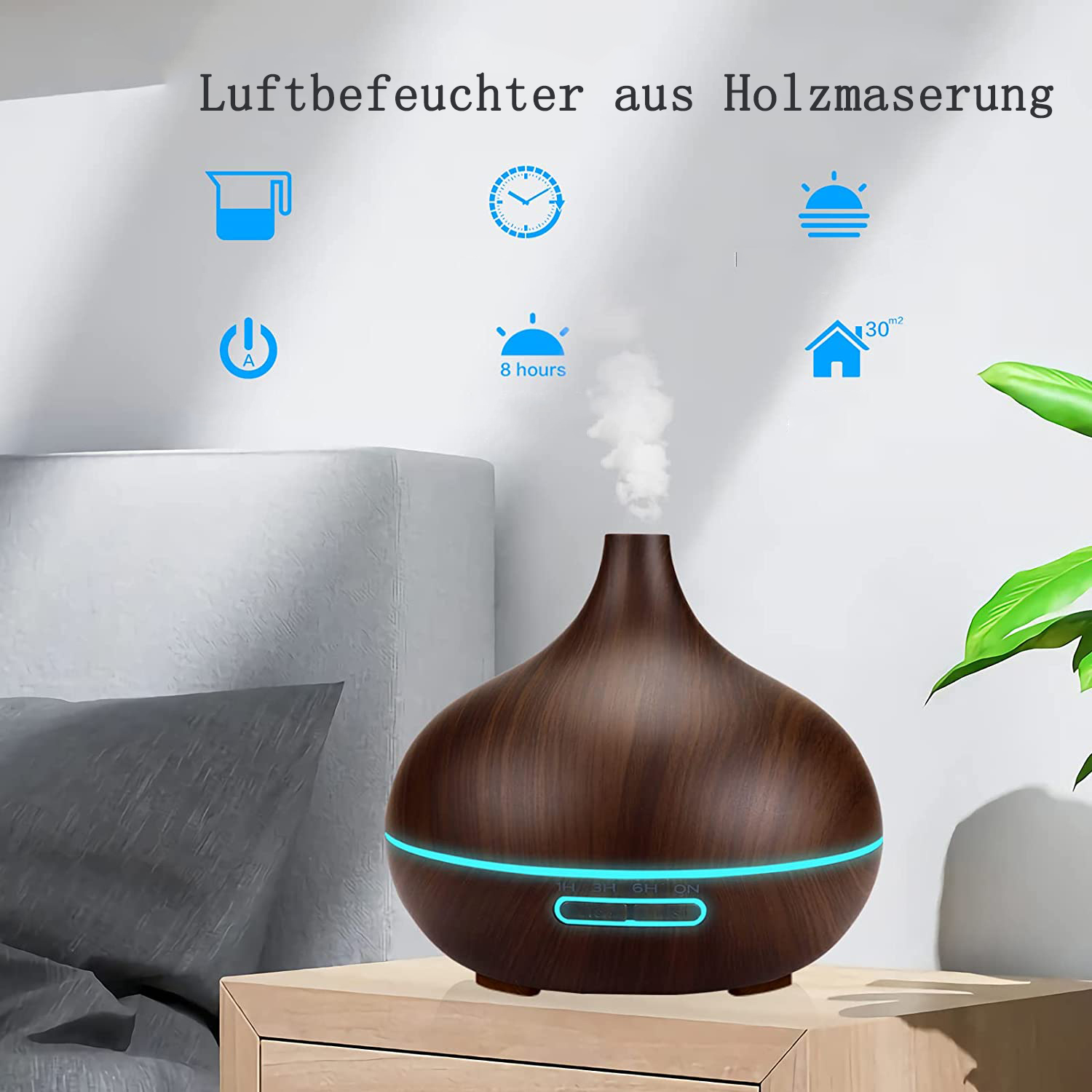 Ein hölzerner Luftbefeuchter mit blauem Licht auf einem Nachttisch. Wasserdampf steigt auf. Symbole und Text oben.