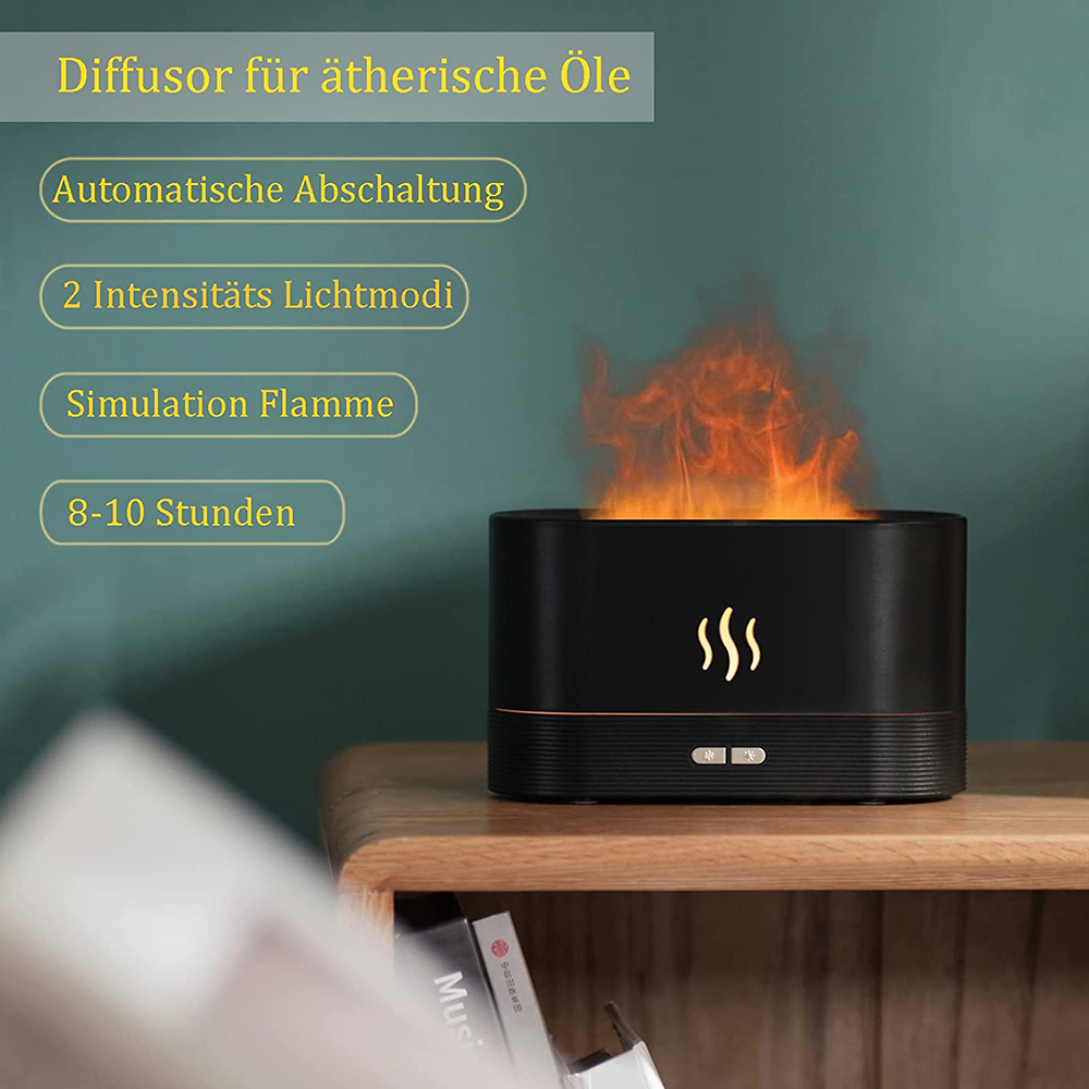 Ein schwarzer Diffusor für ätherische Öle mit Flammeneffekt steht auf einem Holztisch. Text auf Deutsch beschreibt Merkmale.