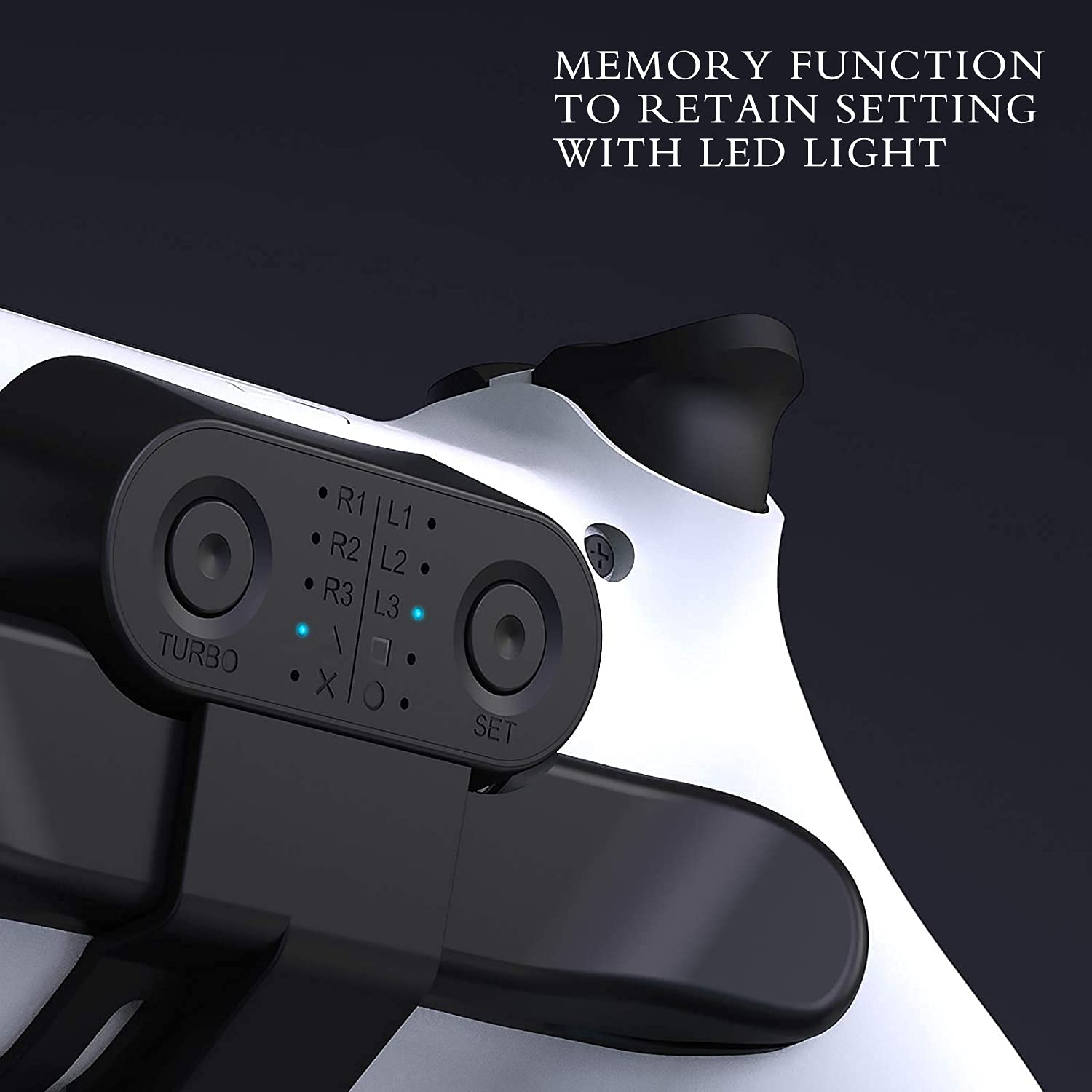 Nahaufnahme eines schwarzen Controller-Aufsatzes mit Knöpfen, LED-Leuchten und Text auf einem weißen und schwarzen Controller.