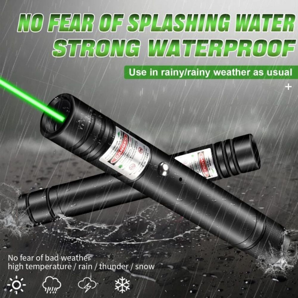 Zwei schwarze, wasserdichte Laserpointer, einer emittiert grünes Licht. Text wirbt mit Wasserbeständigkeit. Hintergrund zeigt Regen und Wettersymbole.