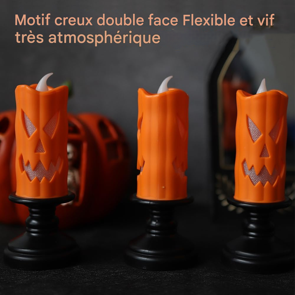 Drei orangefarbene Halloween-Kerzenhalter mit Kürbisfratzen auf schwarzen Ständern. Im Hintergrund ist ein Kürbis und ein Spiegel zu sehen.
