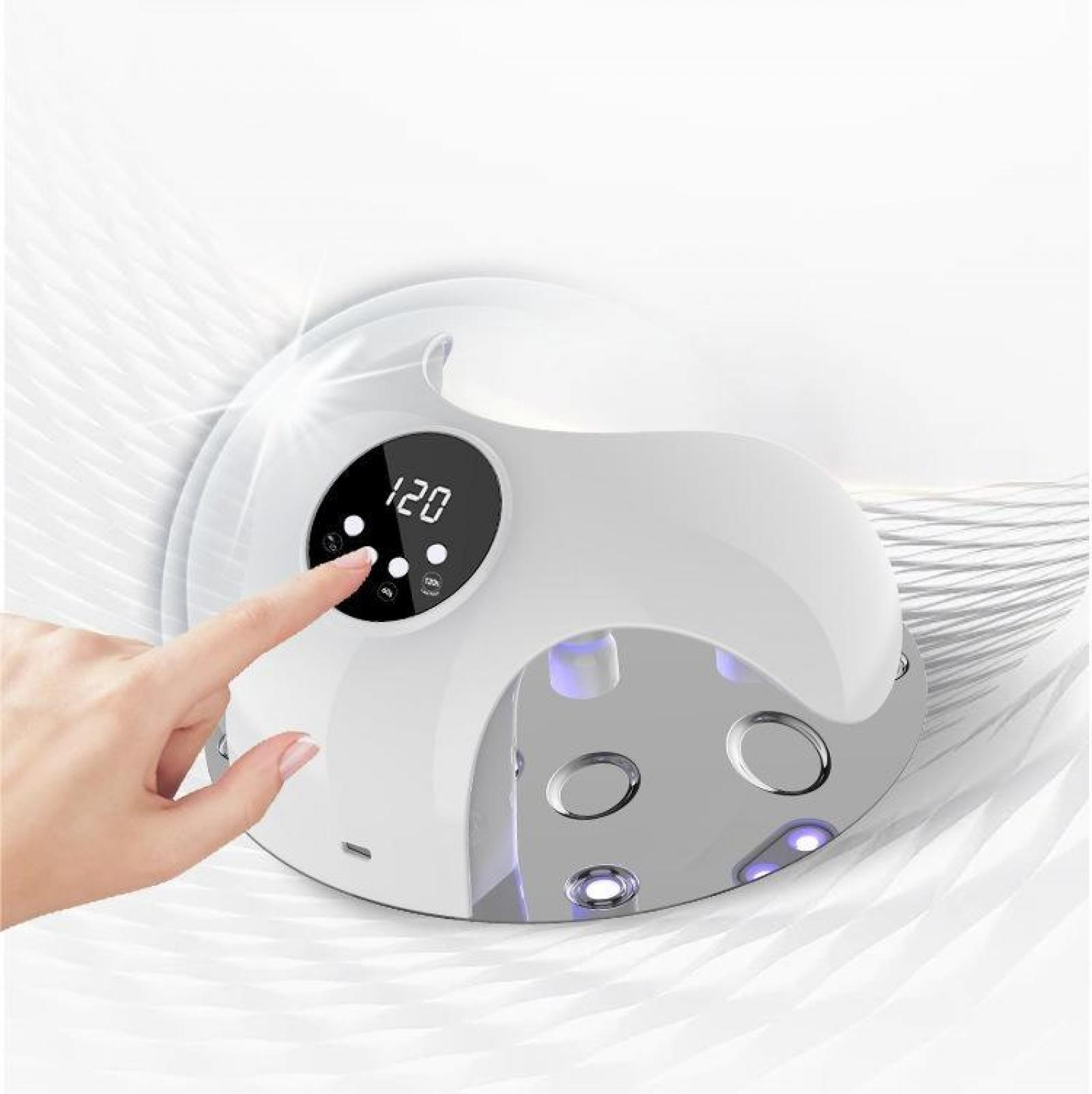 Ein weißer Nageltrockner mit digitaler Anzeige 120. Eine Hand berührt den Bildschirm.