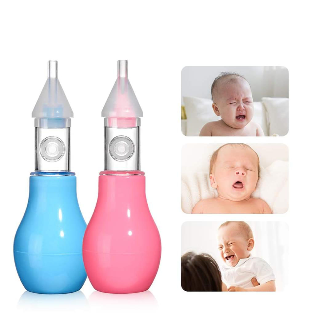 Zwei Nasensauger, blau und rosa, mit drei Bildern von Babys. Eines weint, eines gähnt und eines weint im Arm eines Elternteils.