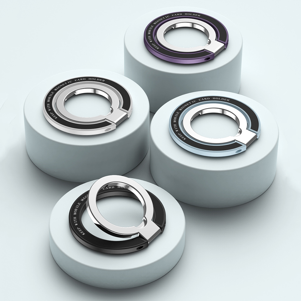 Vier magnetische Telefonringhalter auf weißen Sockeln. Jeder Ring hat einen silbernen Ring und einen farbigen Außenring. Text: Keep with mobile magnetic card holder.