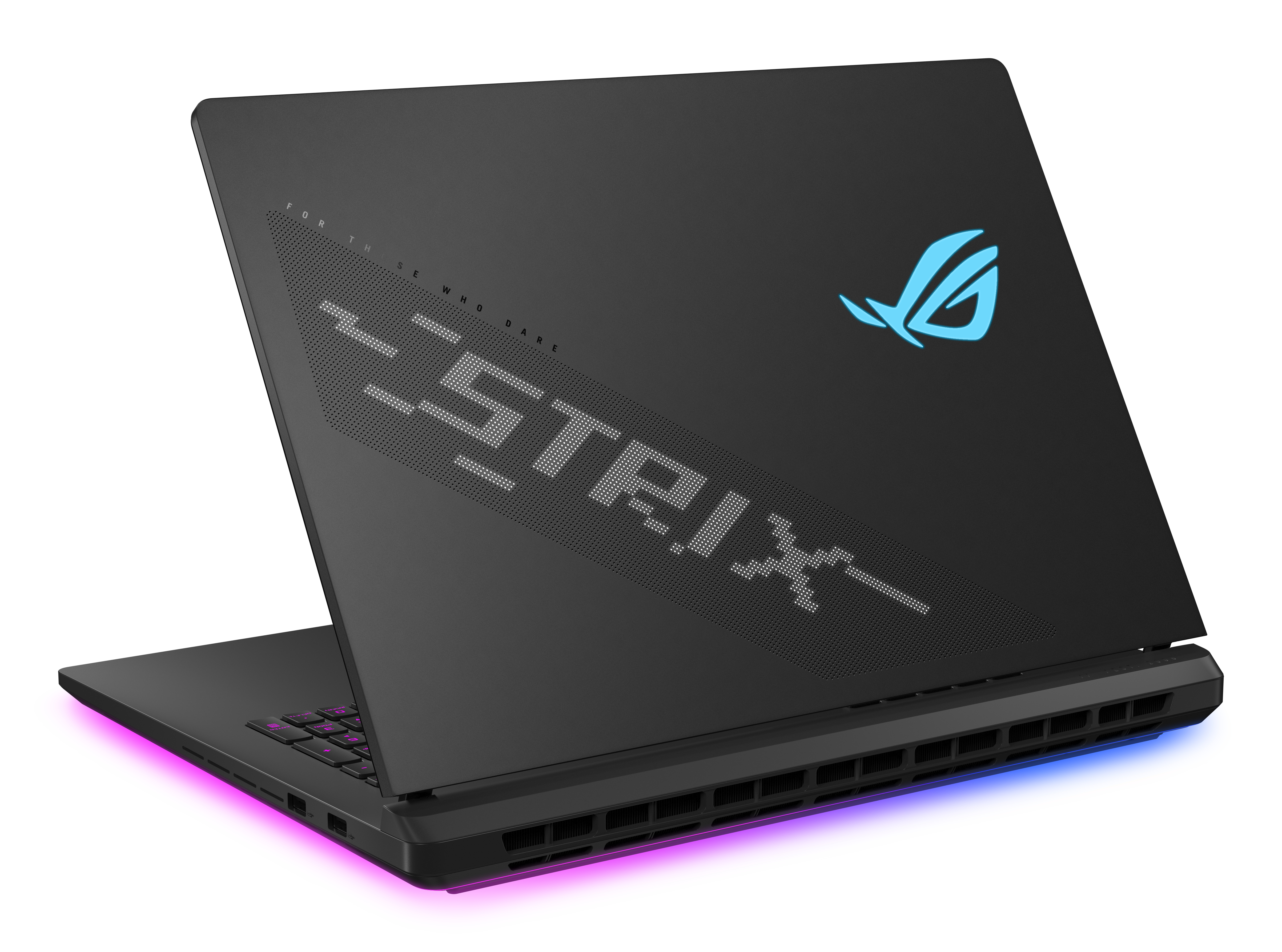Czarny laptop, częściowo otwarty. Posiada podświetlane logo i tekst. Posiada oświetlenie RGB.