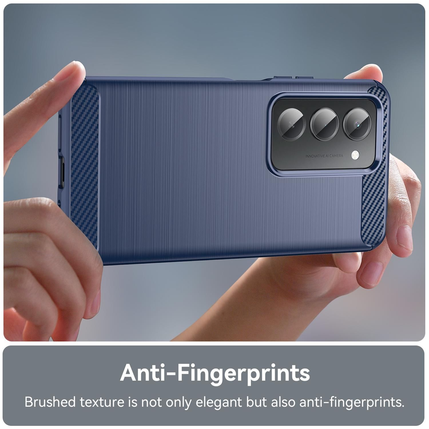 Una persona sostiene una funda azul para teléfono con cámara. La funda es anti-huellas. Texto: 'Anti-Fingerprints'.