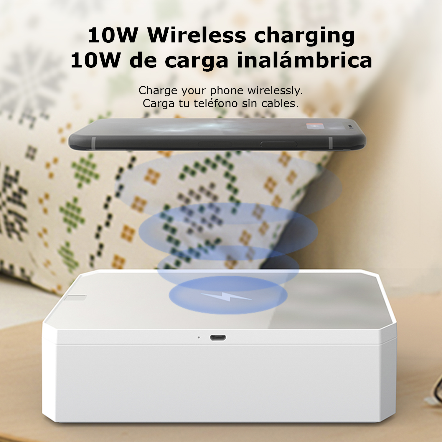 Un telefono si carica in modalità wireless sopra un pad di ricarica bianco. Il testo in alto dice ricarica wireless.