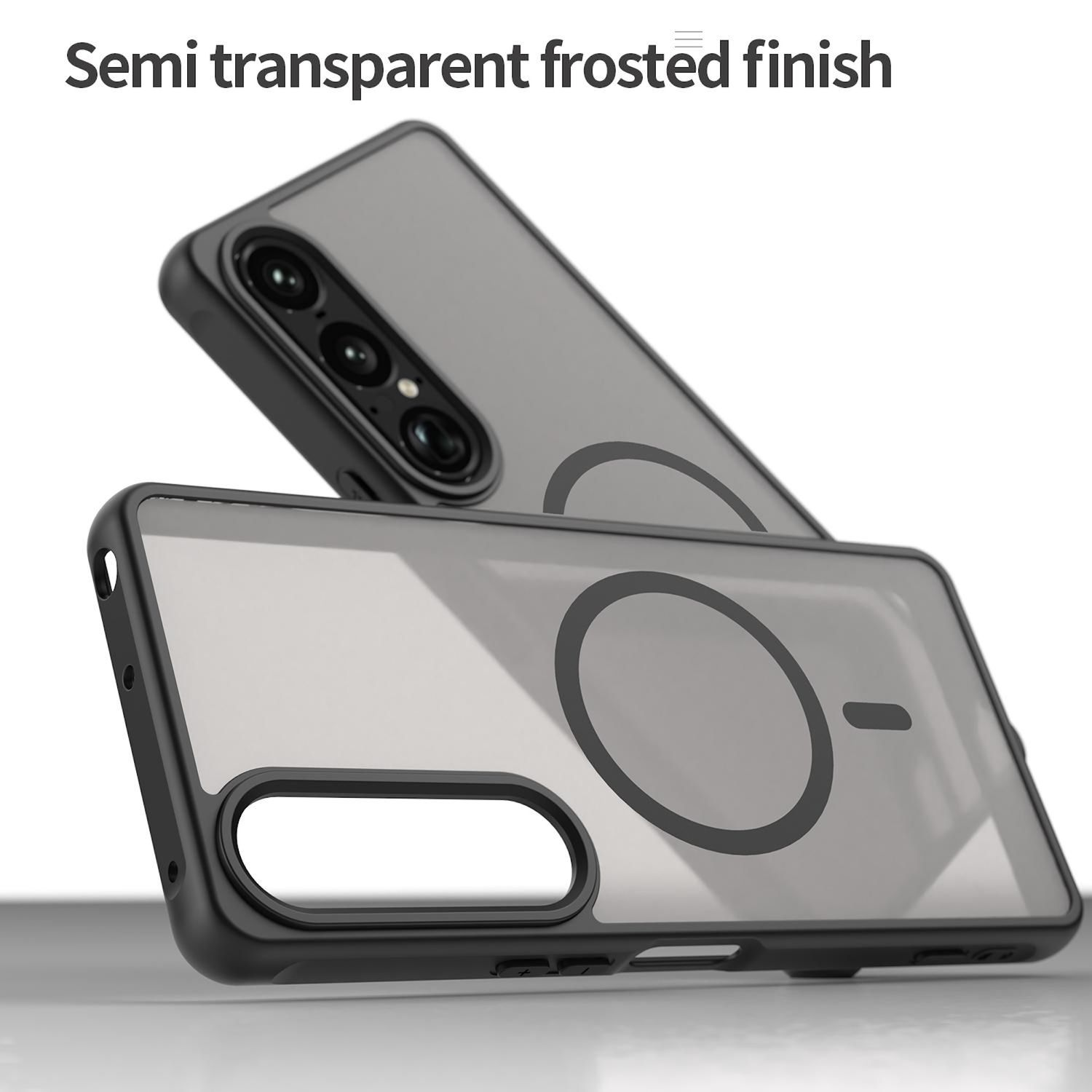 Dos fundas de teléfono. Una encima de la otra. Ambas transparentes con bordes negros. La superior tiene un recorte para la cámara.