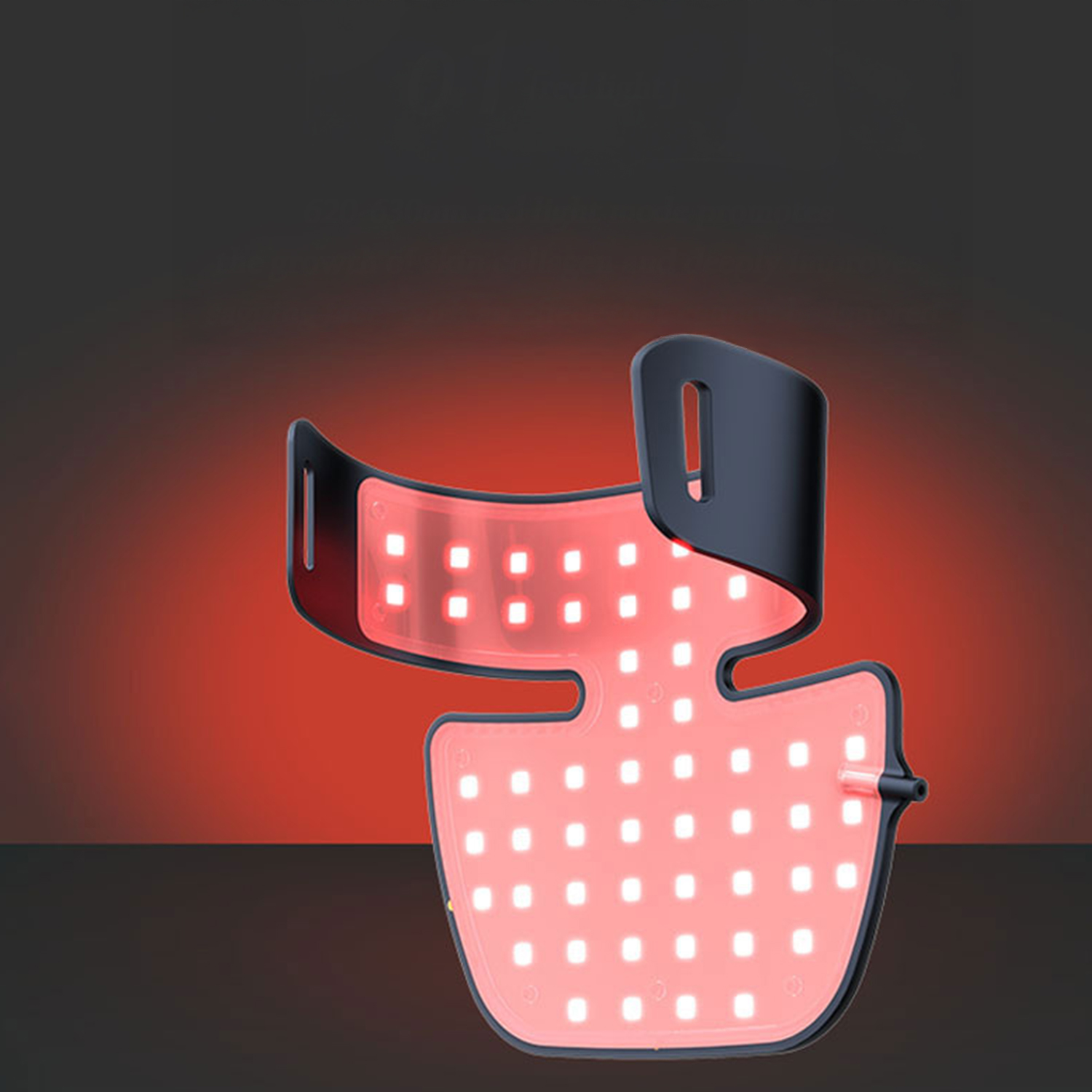 Un dispositivo per maschera facciale a LED nero e rosso. La maschera è illuminata da piccole luci rosse, sfondo scuro.